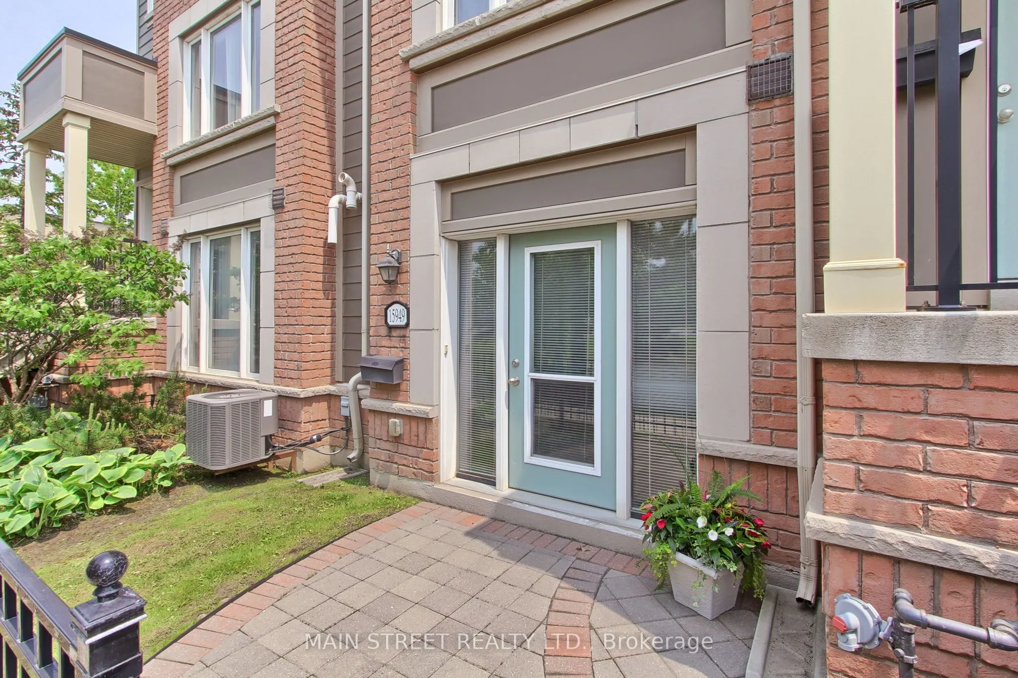 15949 Bayview Avenue