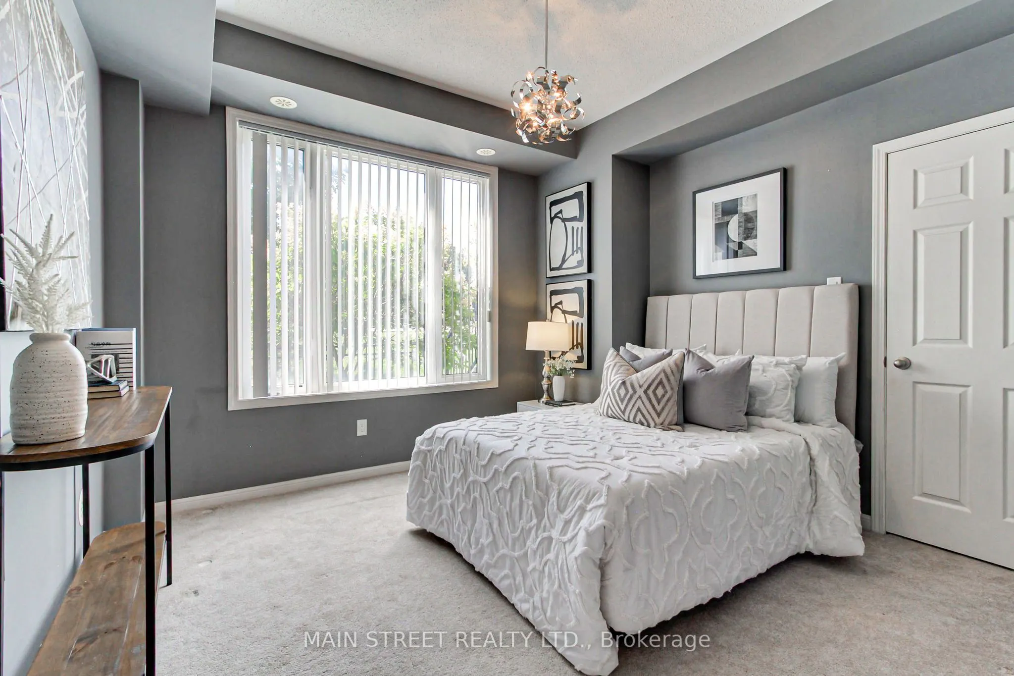 15949 Bayview Avenue