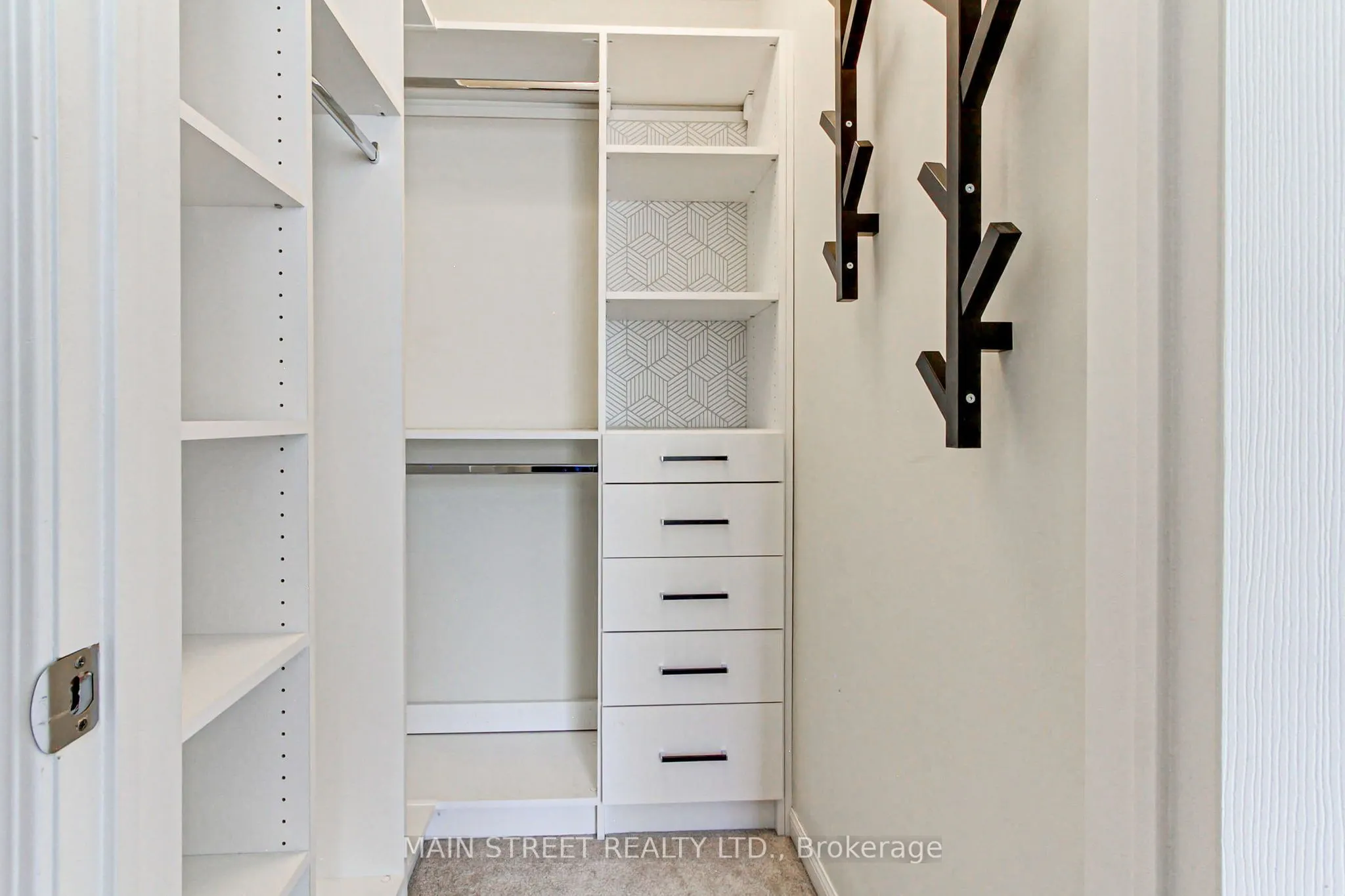 15949 Bayview Avenue