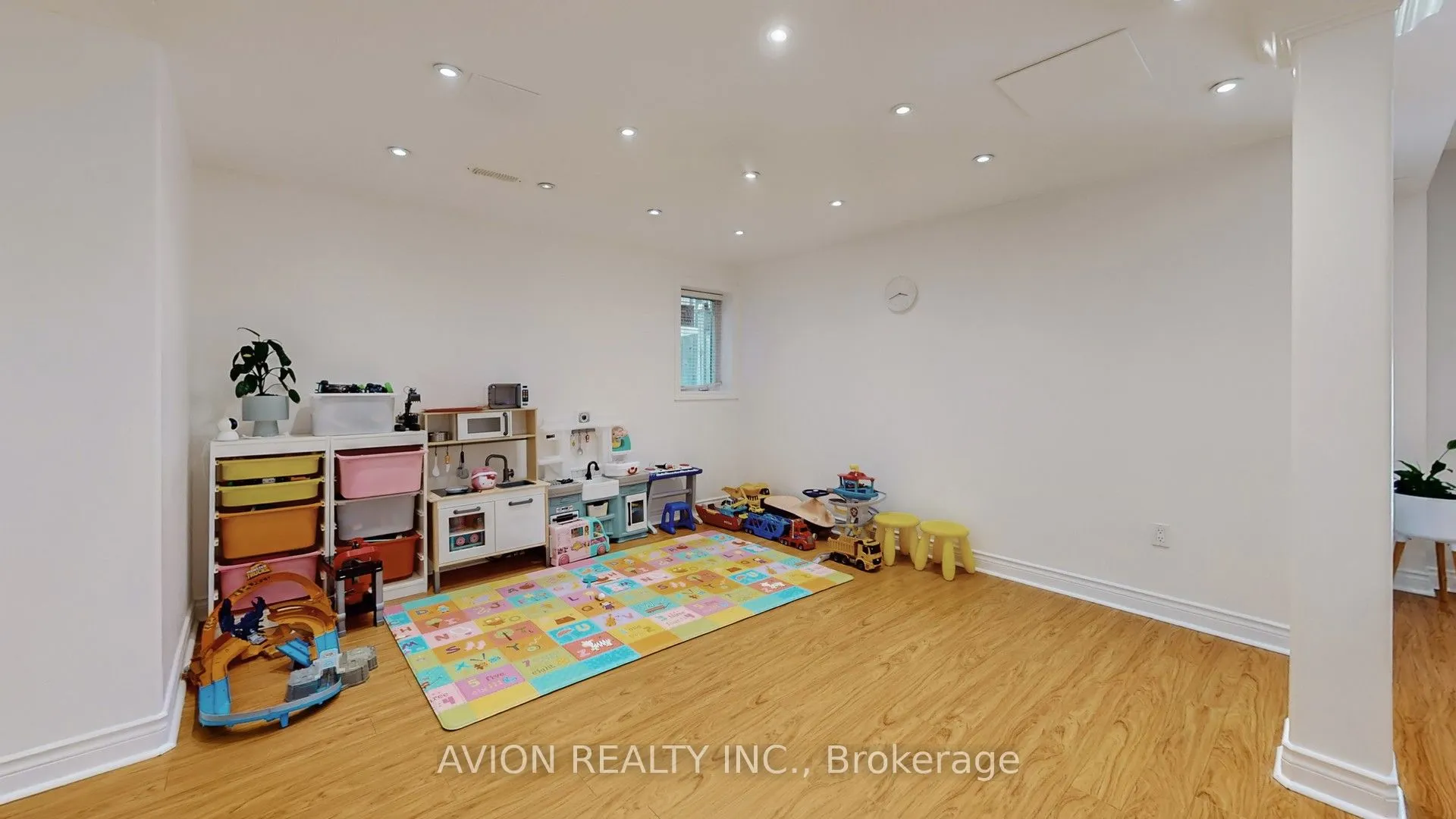 35 Old Orchard Crescent