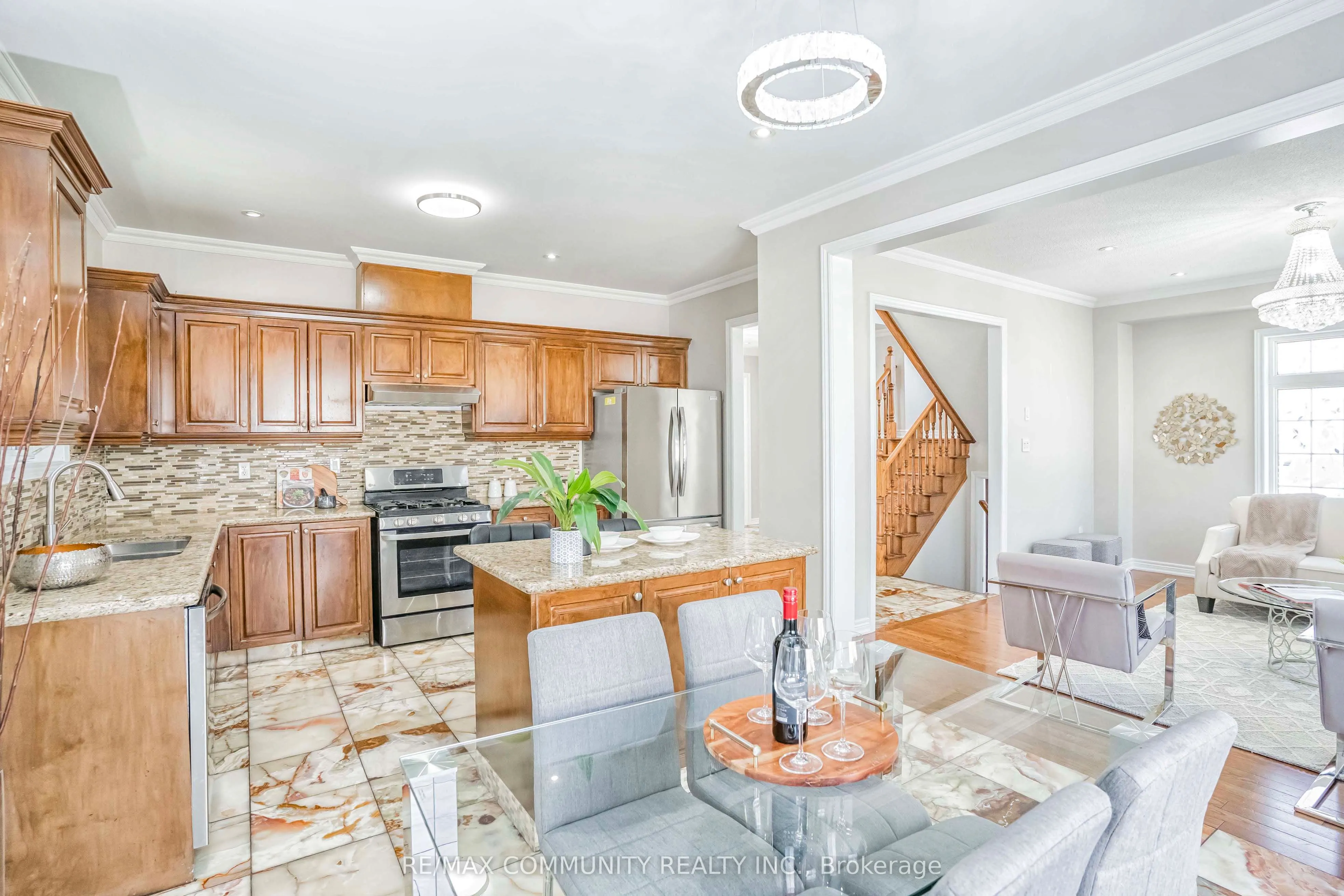 42 Reginald Lamb Crescent