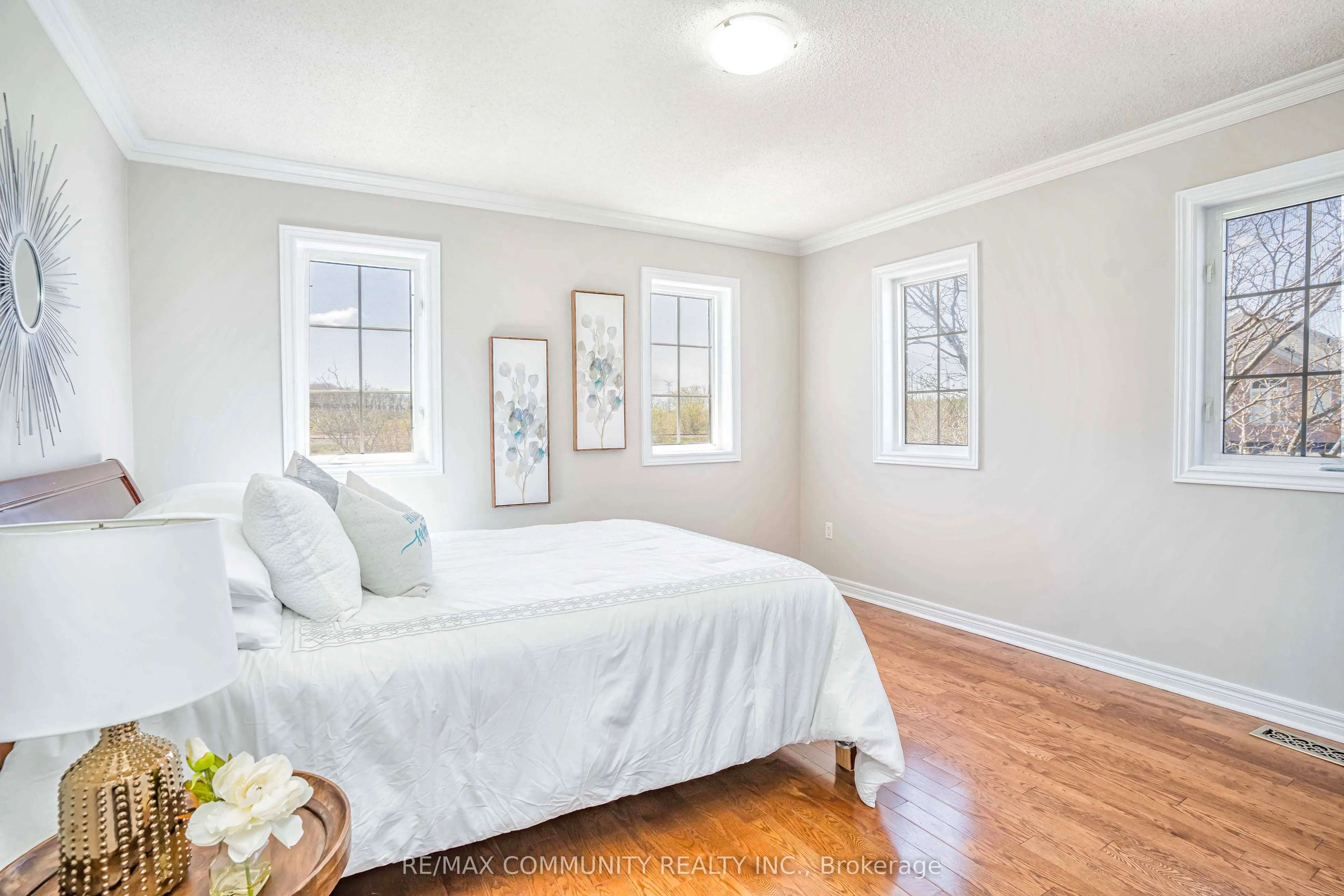 42 Reginald Lamb Crescent