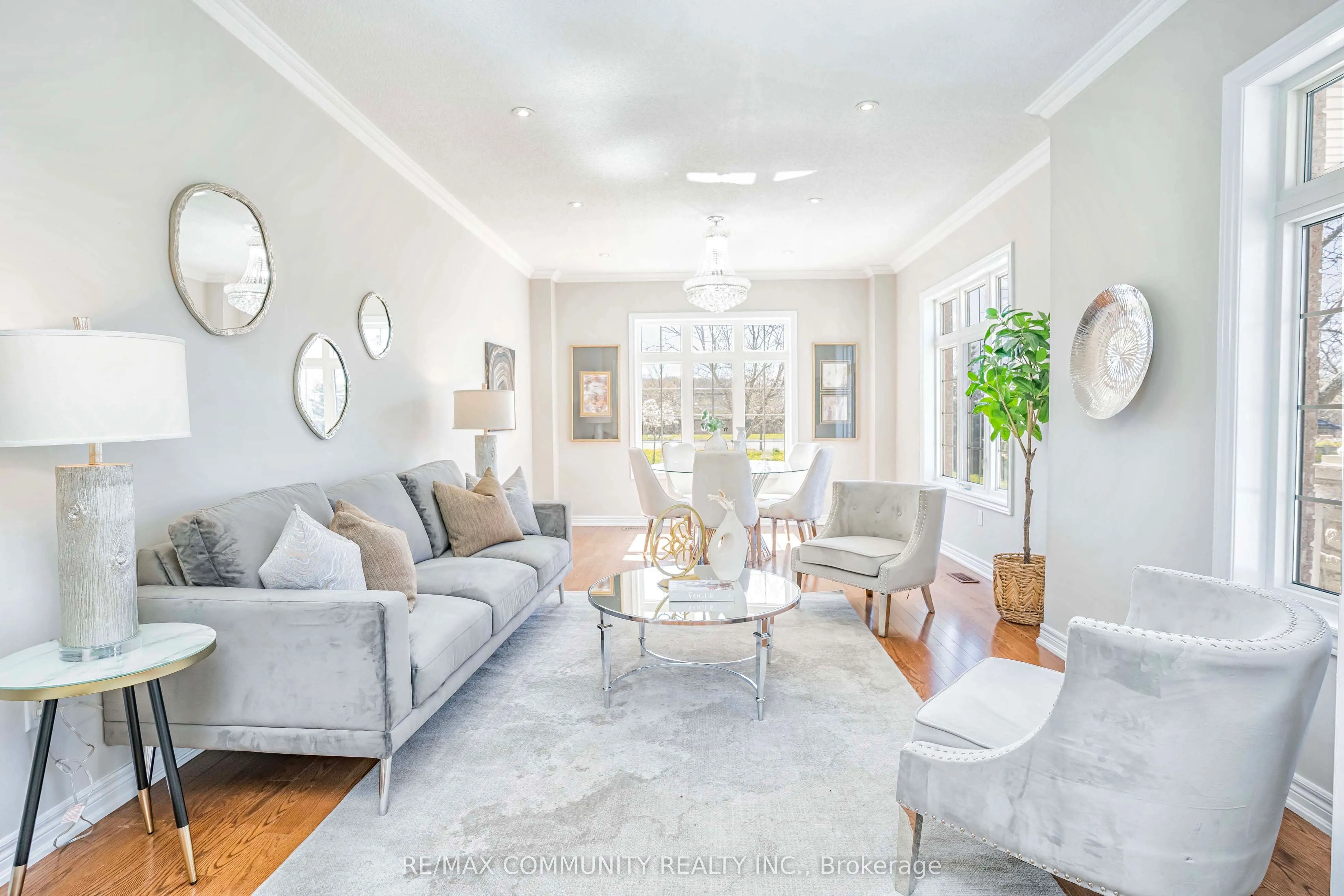 42 Reginald Lamb Crescent