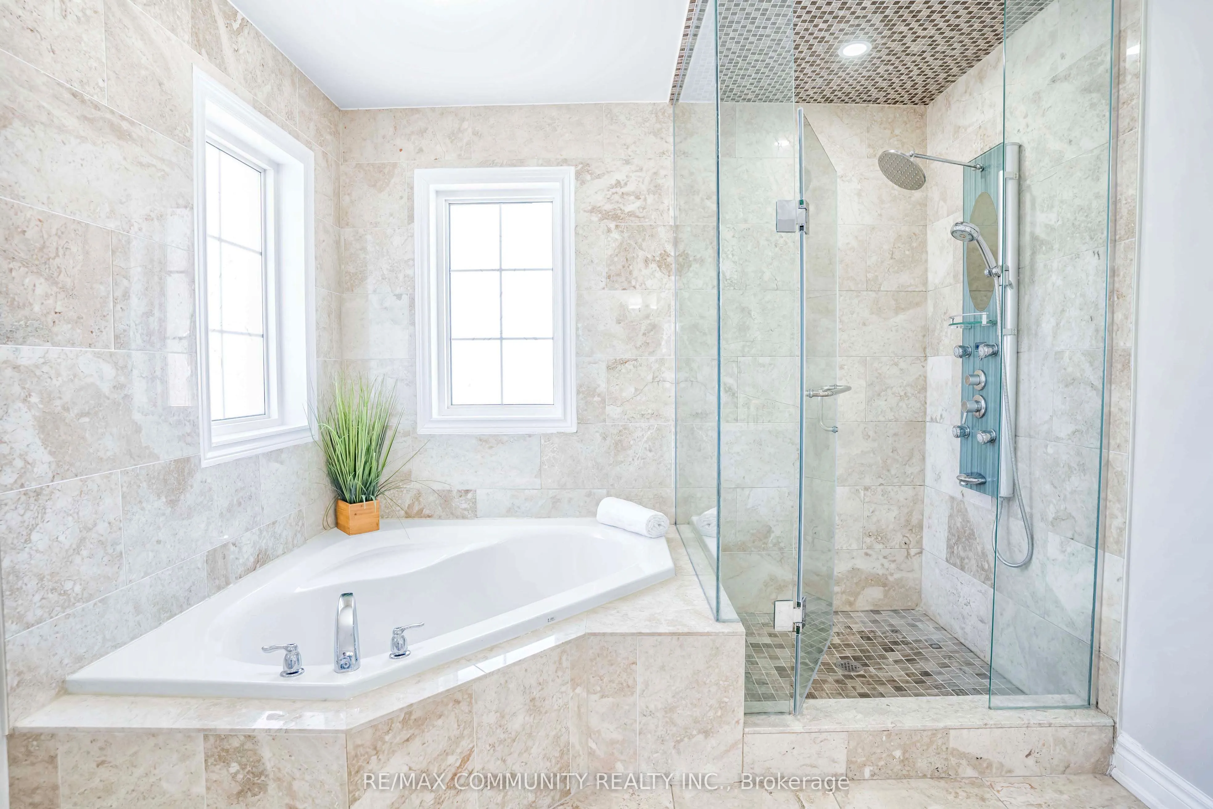 42 Reginald Lamb Crescent