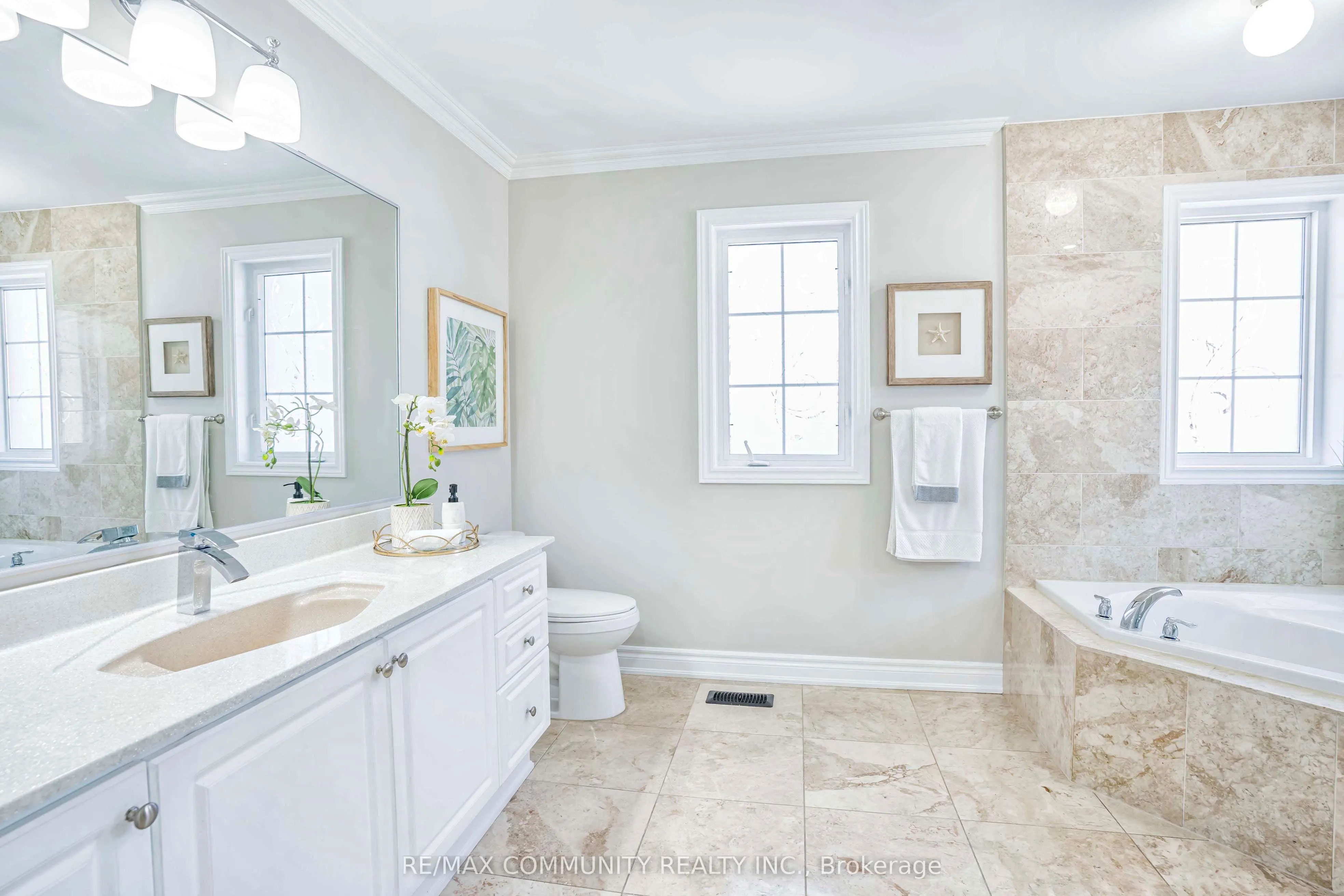 42 Reginald Lamb Crescent