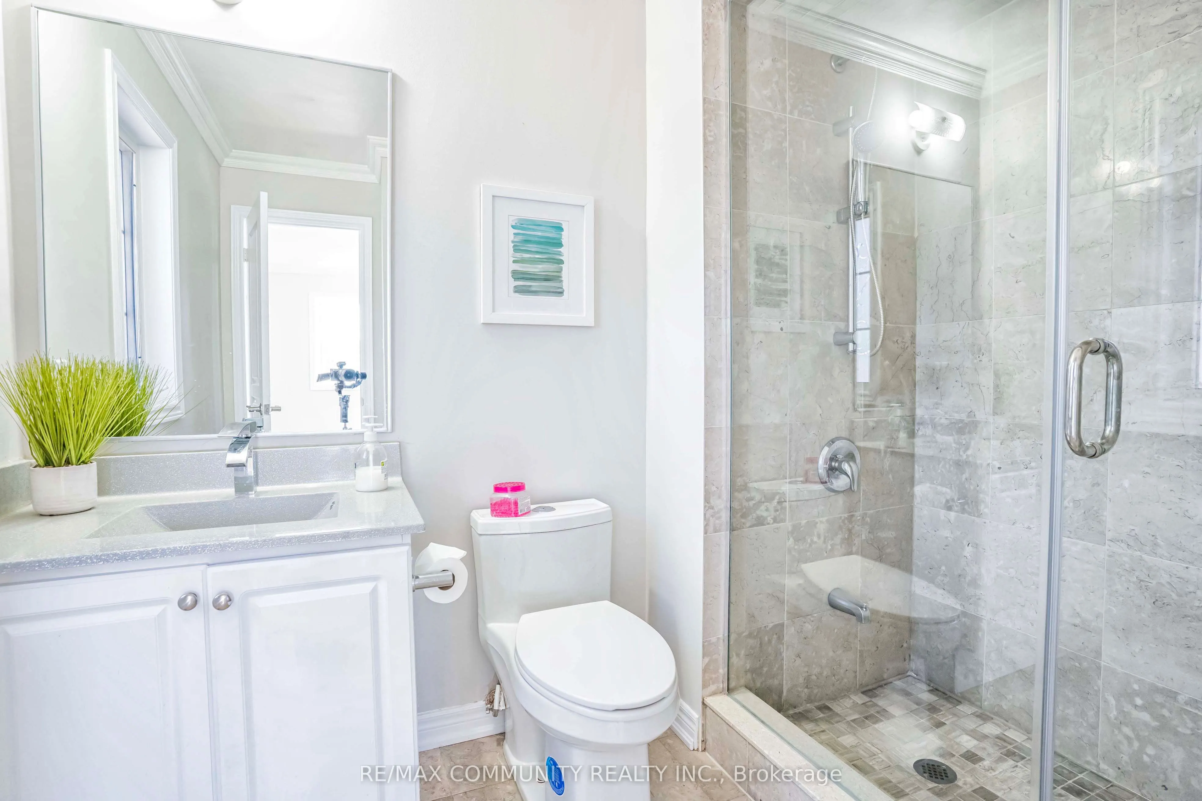 42 Reginald Lamb Crescent