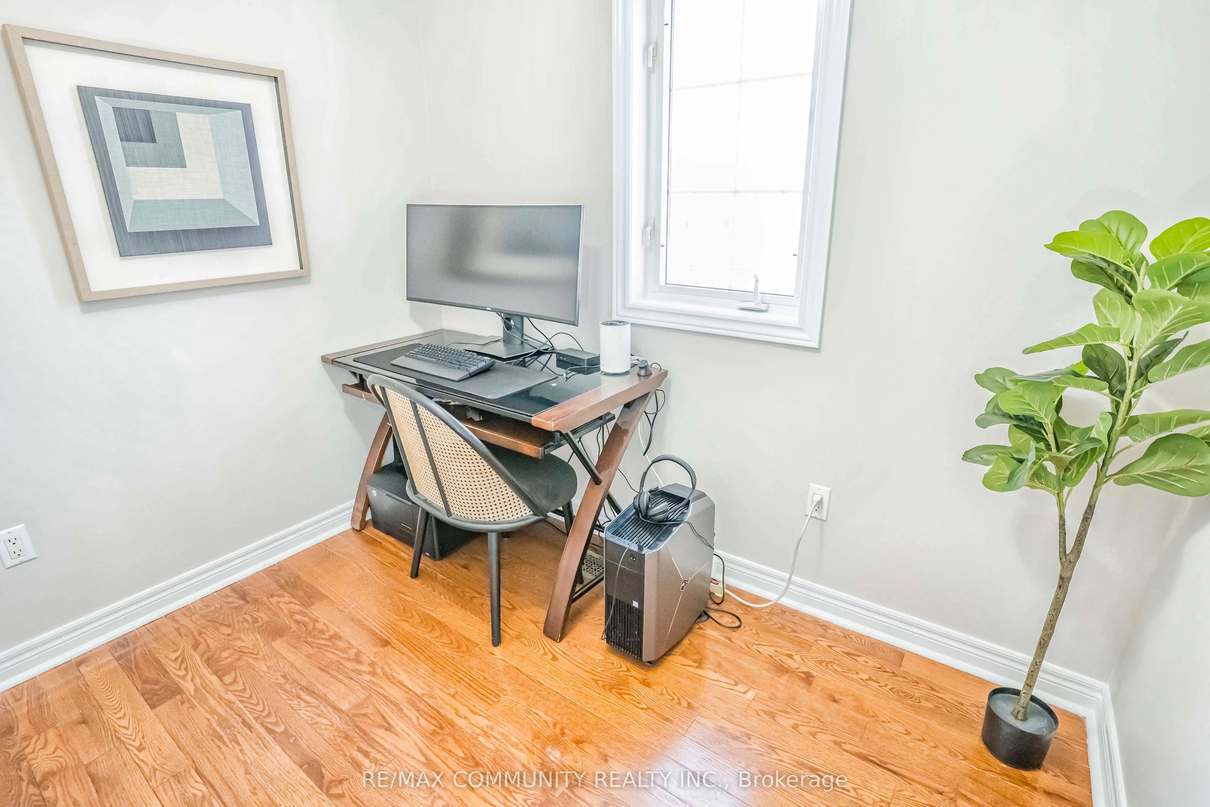 42 Reginald Lamb Crescent