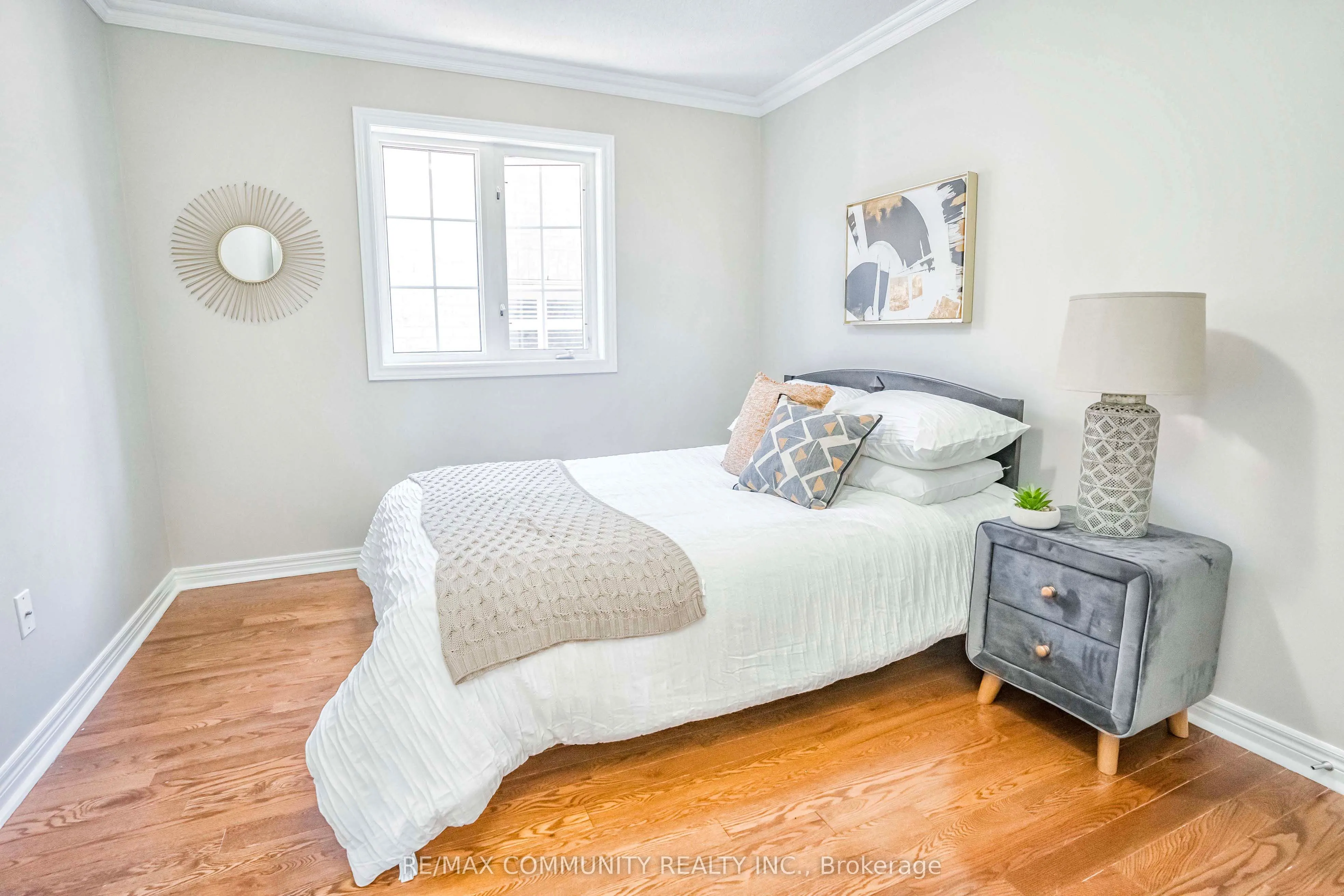 42 Reginald Lamb Crescent