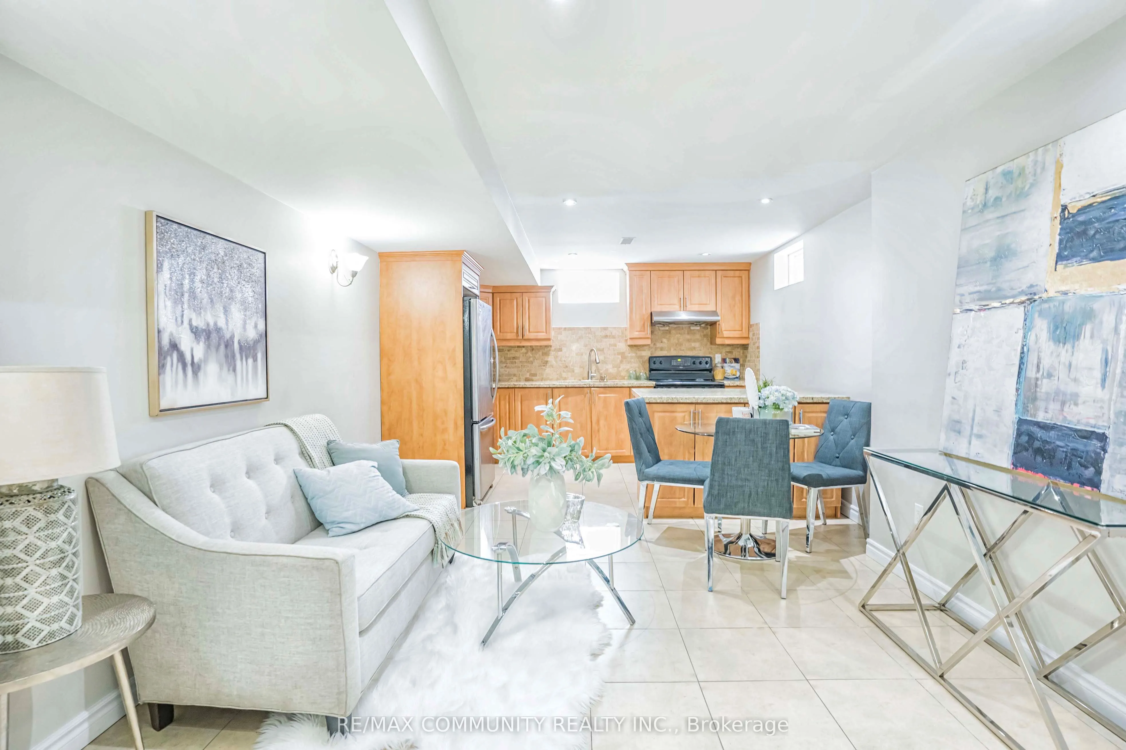 42 Reginald Lamb Crescent