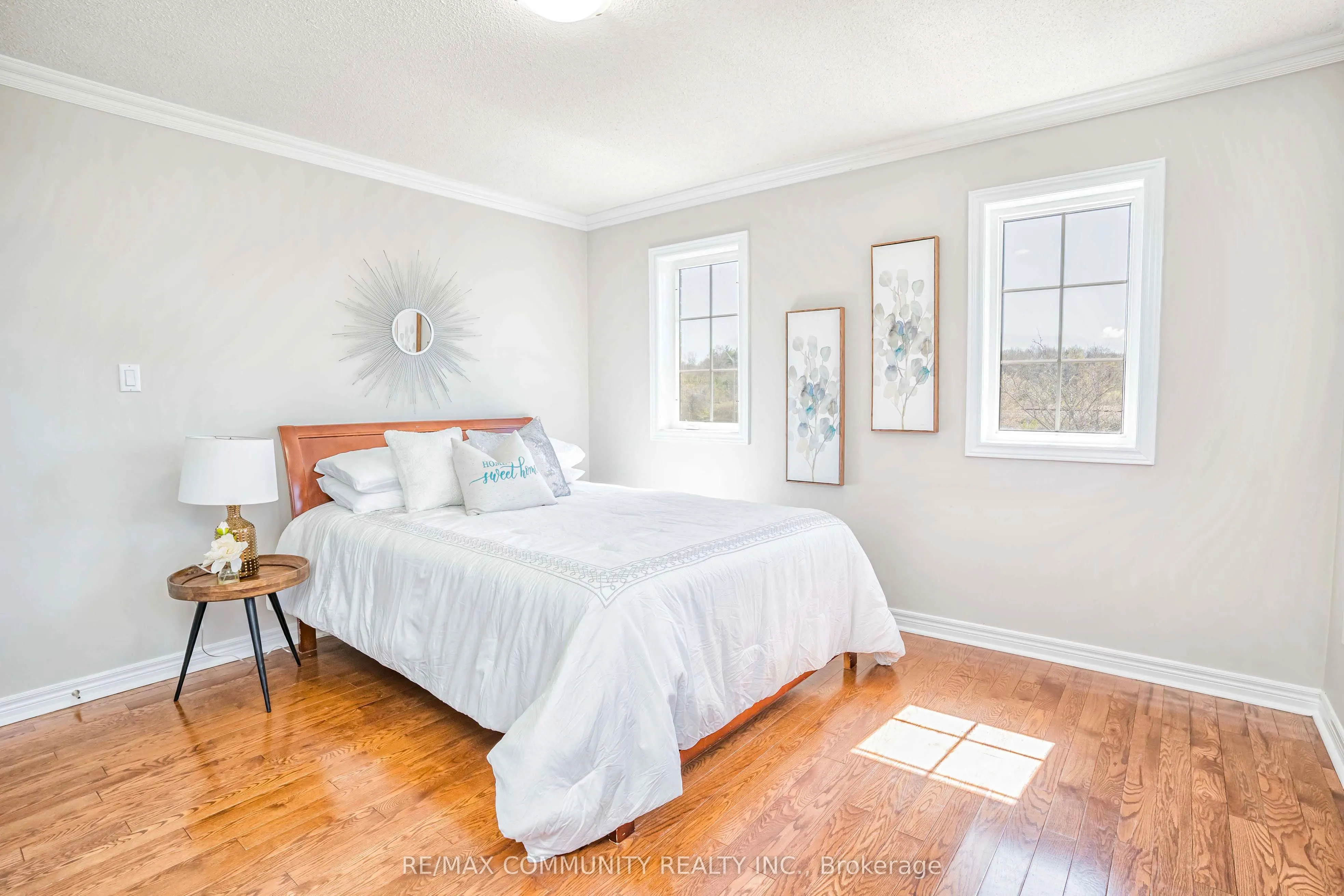 42 Reginald Lamb Crescent