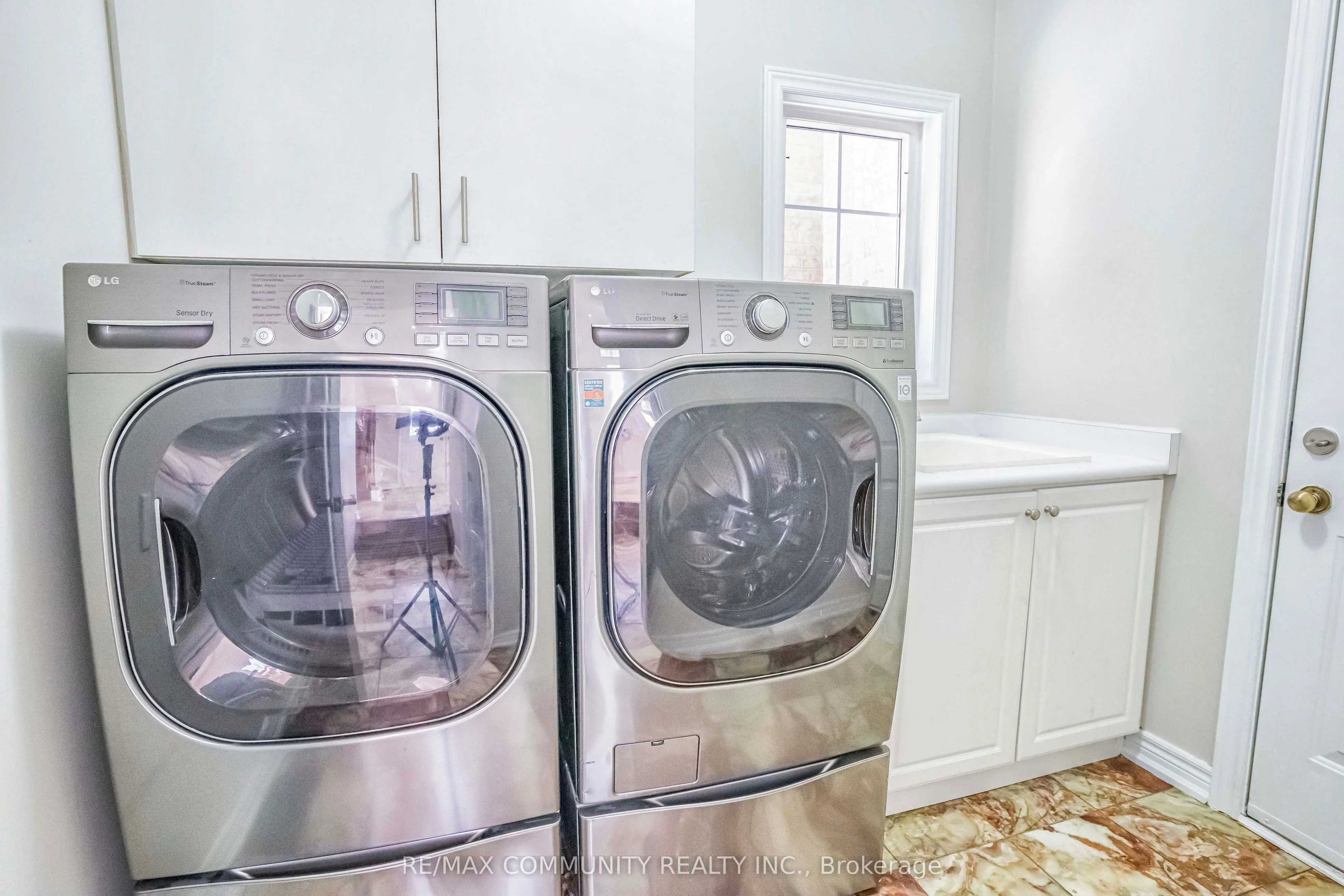 42 Reginald Lamb Crescent