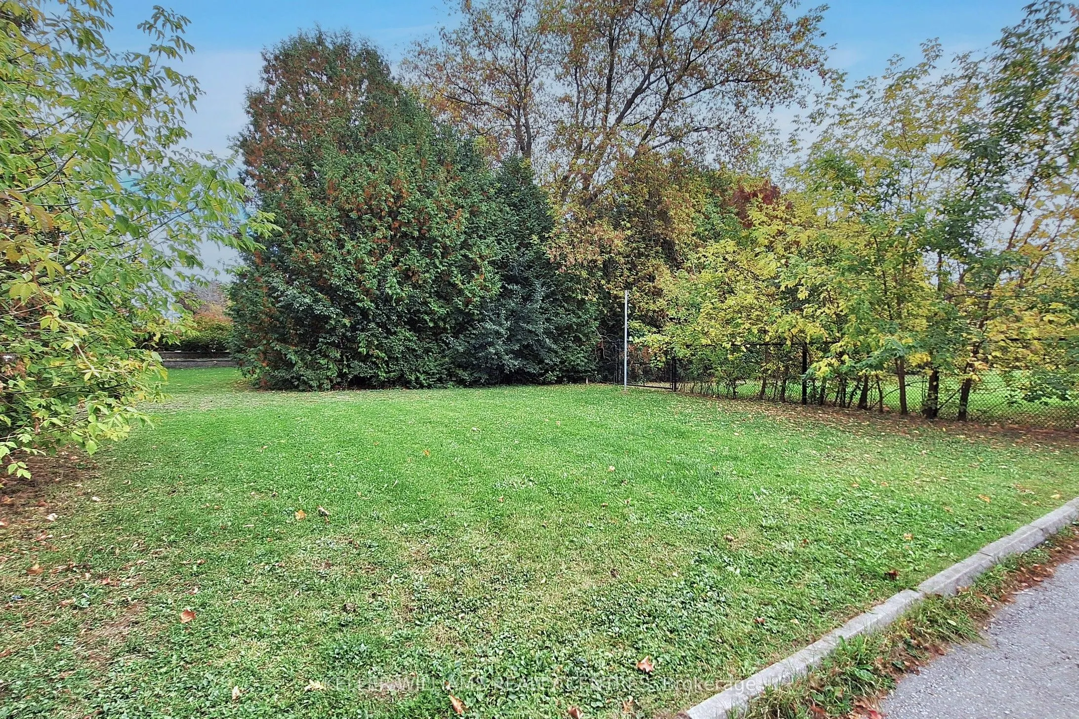 39 Maple Grove Avenue