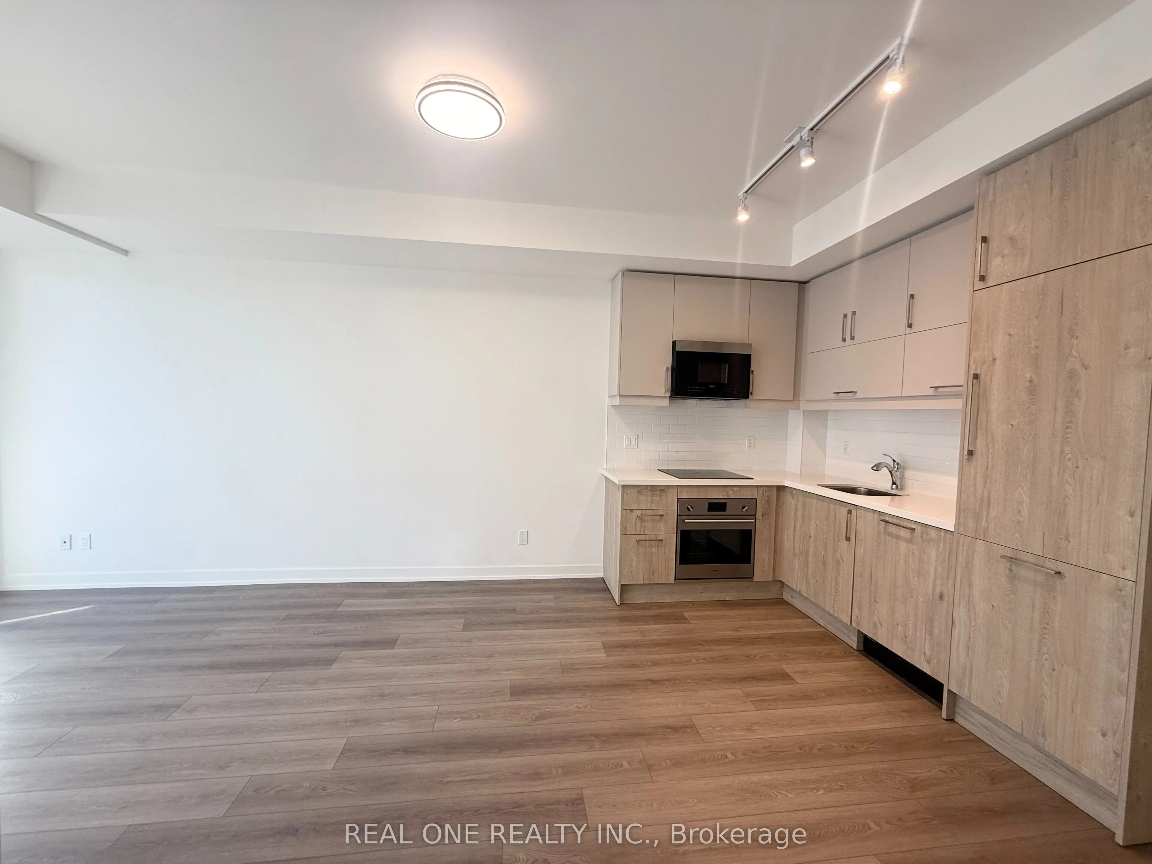 38 Simcoe Promenade, #C802