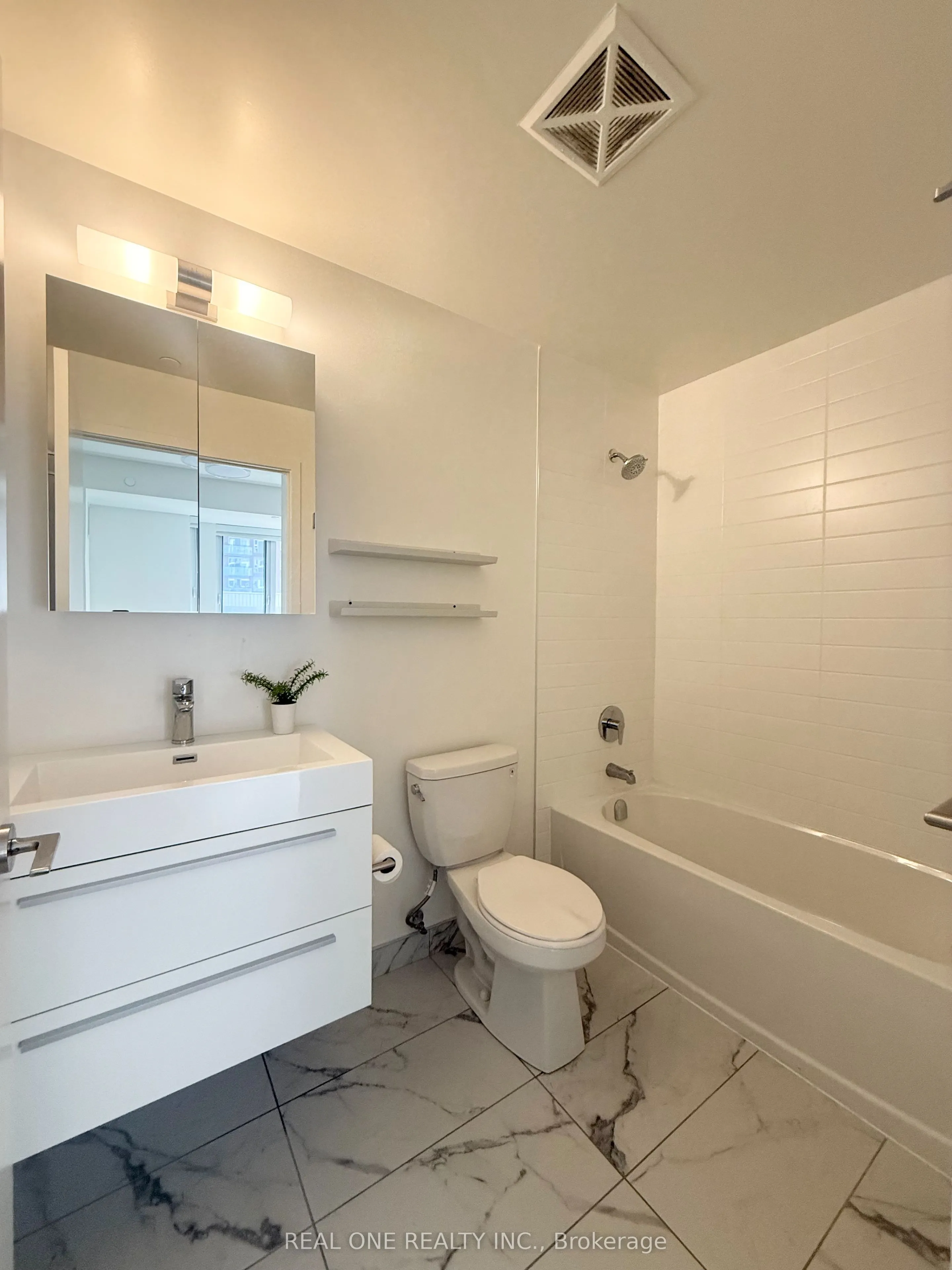 38 Simcoe Promenade, #C802