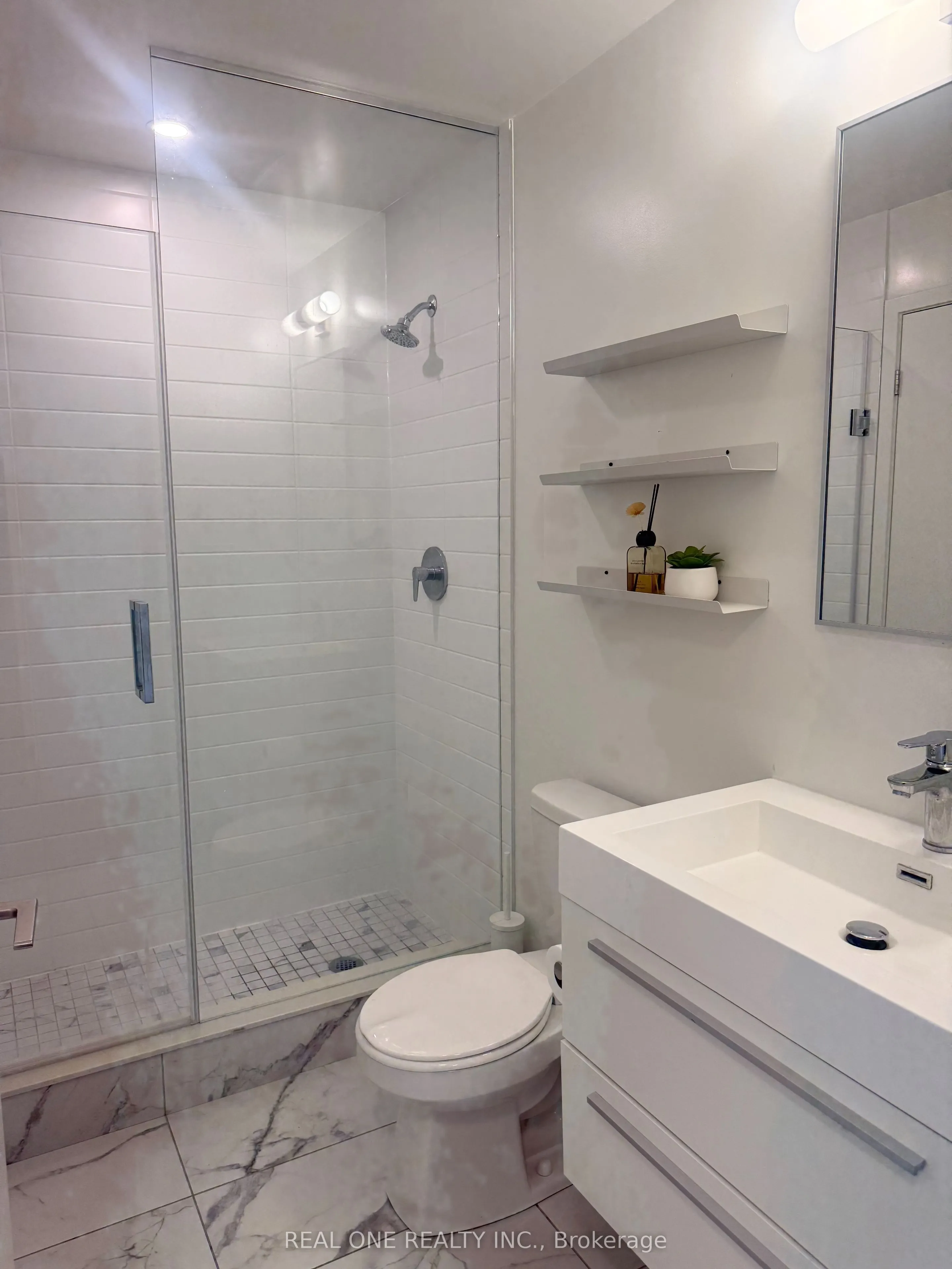 38 Simcoe Promenade, #C802