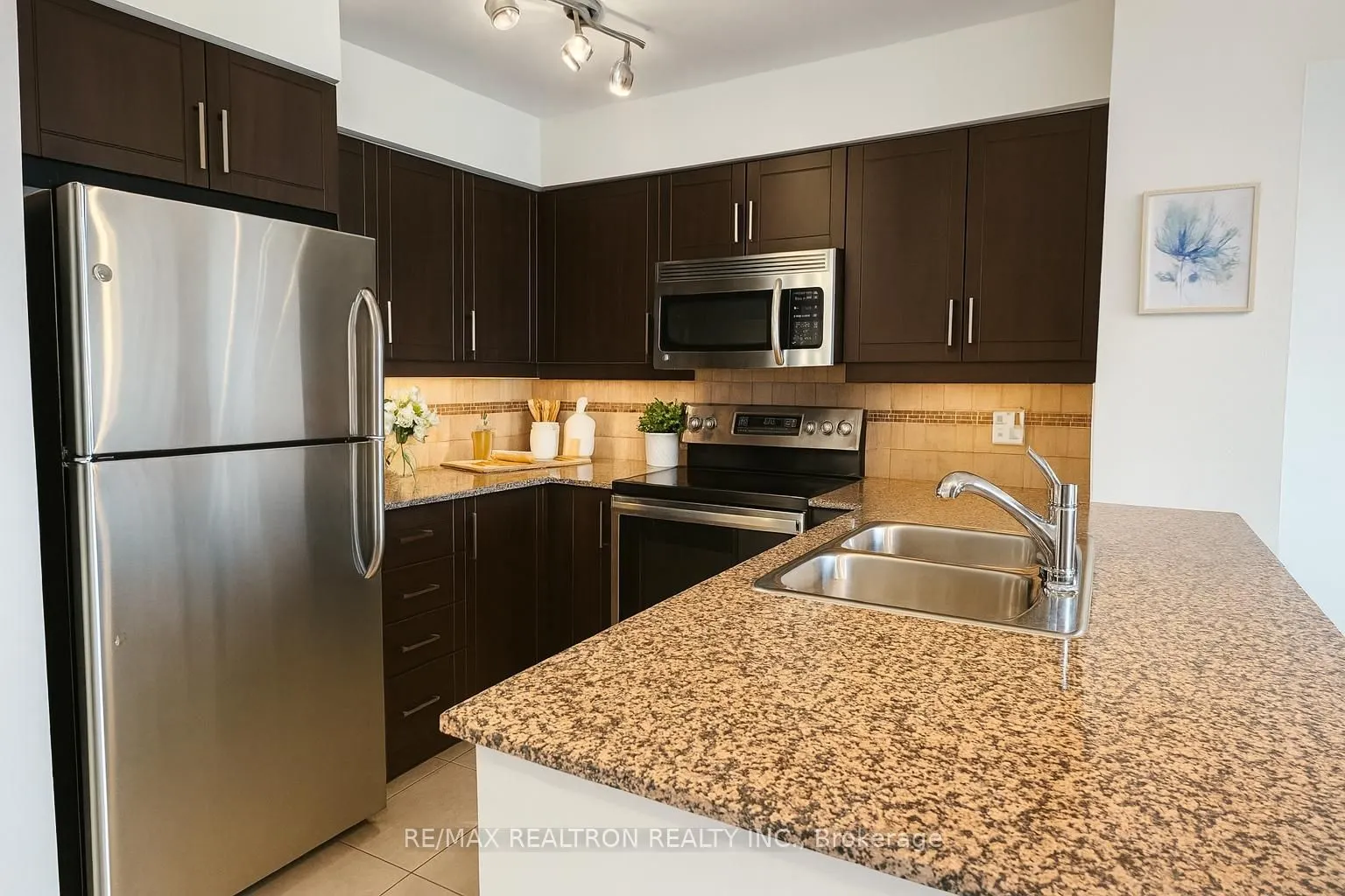 185 Oneida Crescent, #505