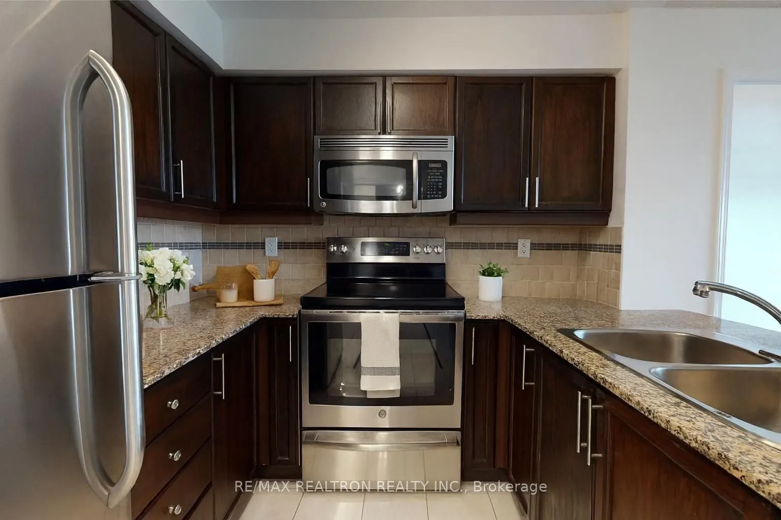 185 Oneida Crescent, #505