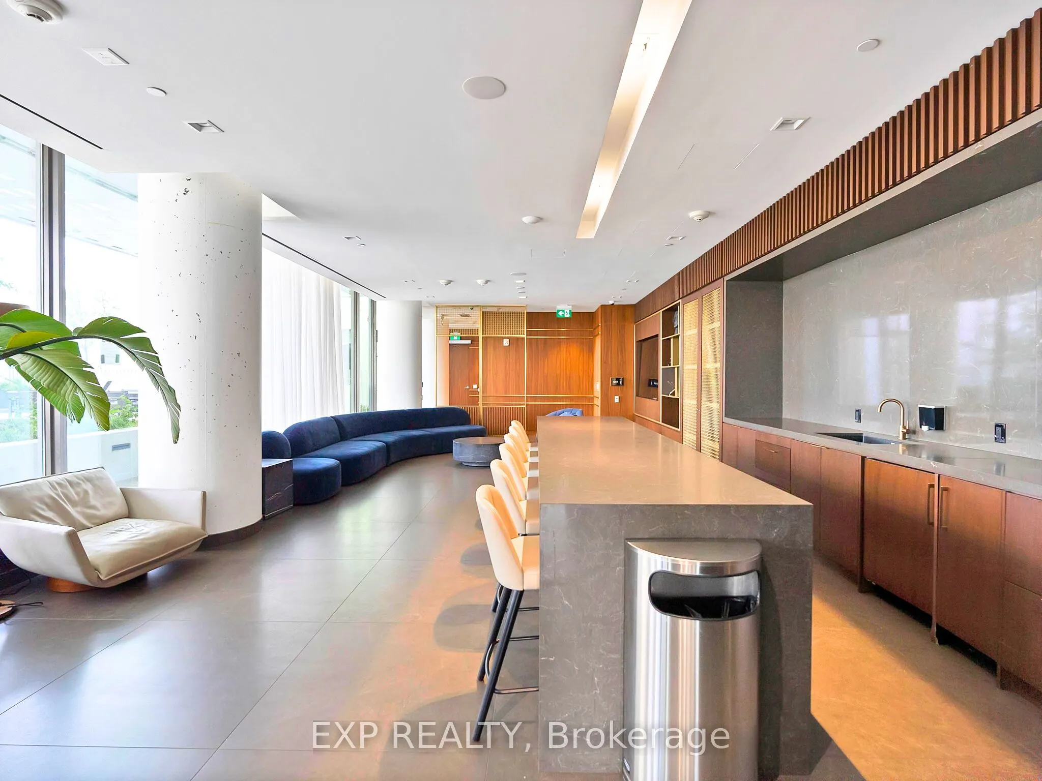 950 Portage Parkway, #Unit 811