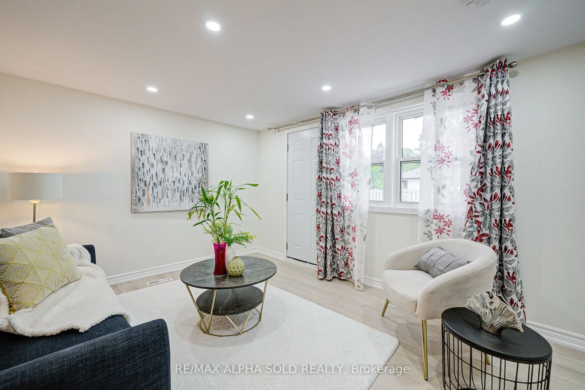 16 Arrowflight Drive