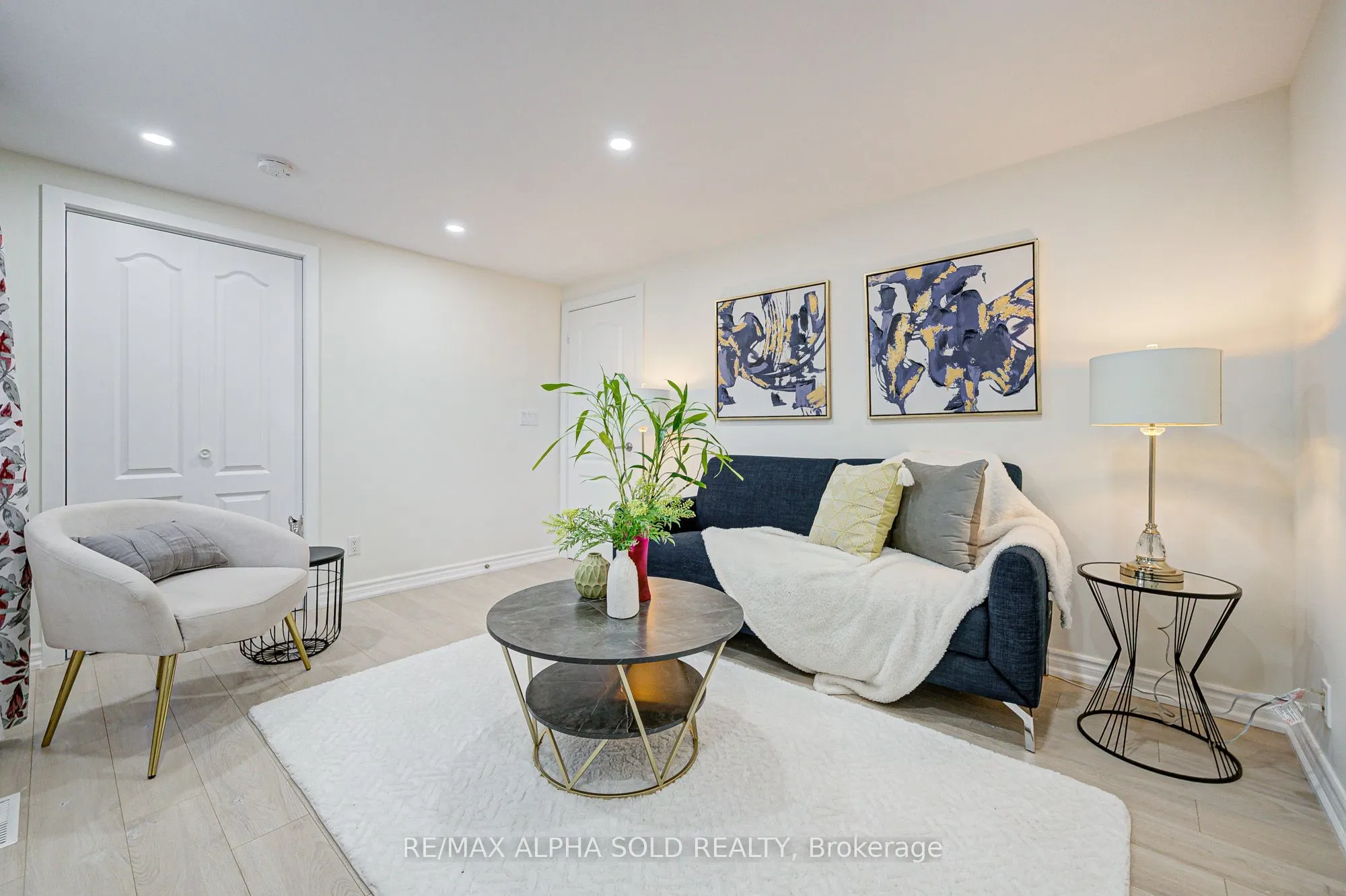 16 Arrowflight Drive