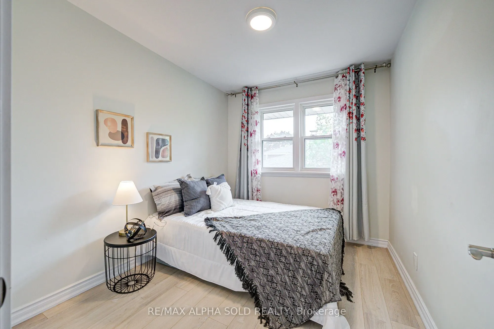 16 Arrowflight Drive