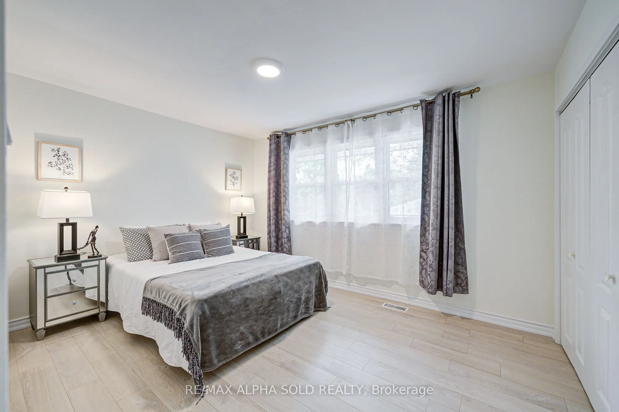 16 Arrowflight Drive