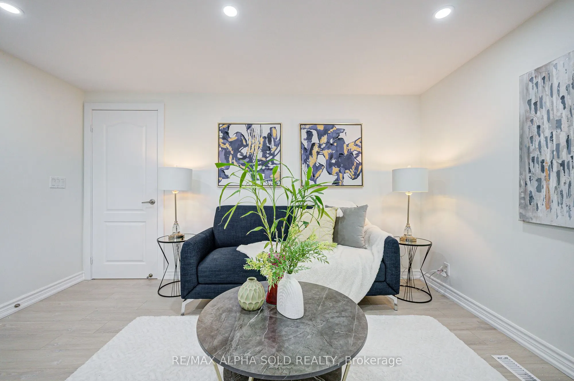 16 Arrowflight Drive