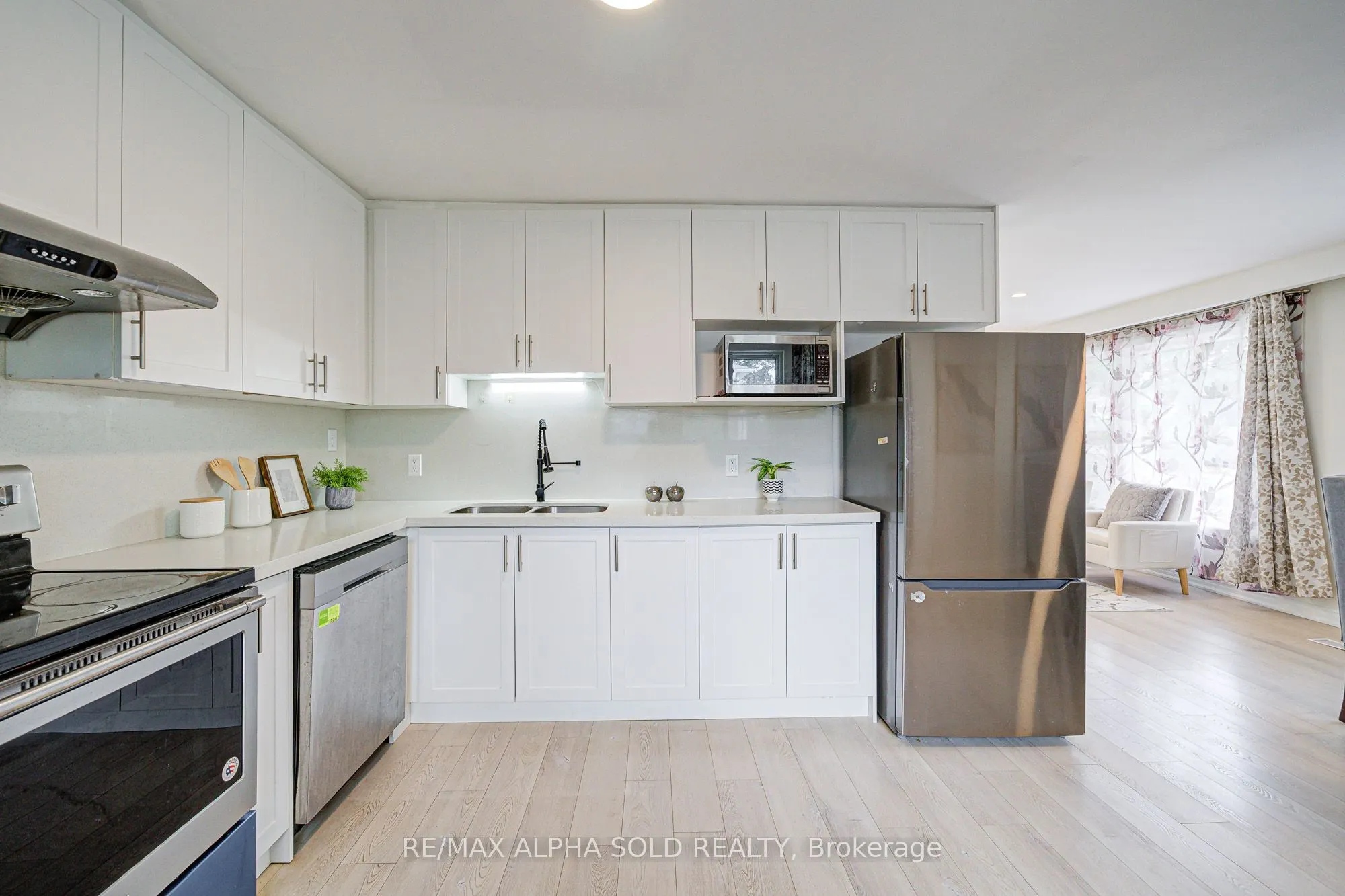 16 Arrowflight Drive