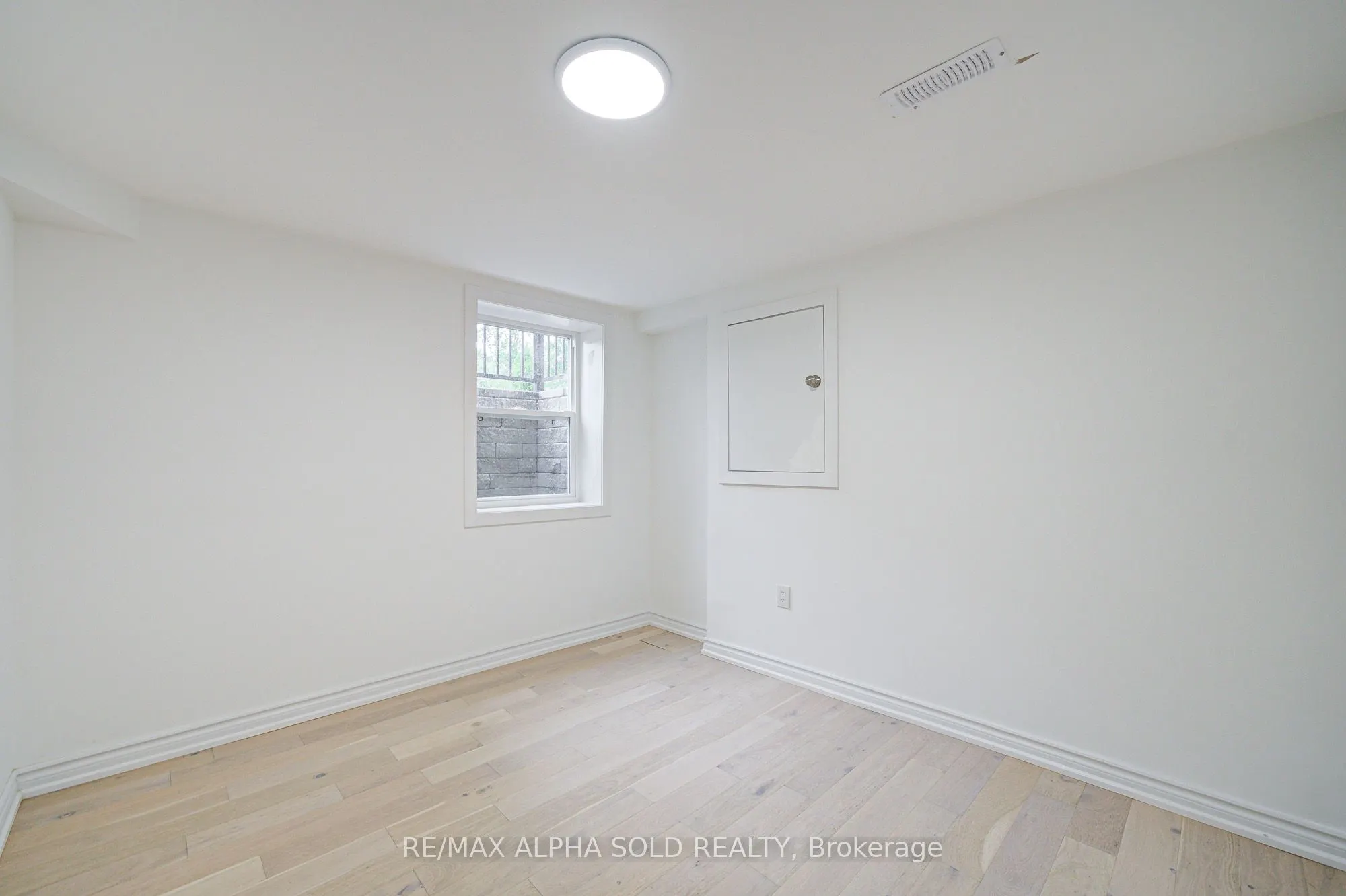 16 Arrowflight Drive