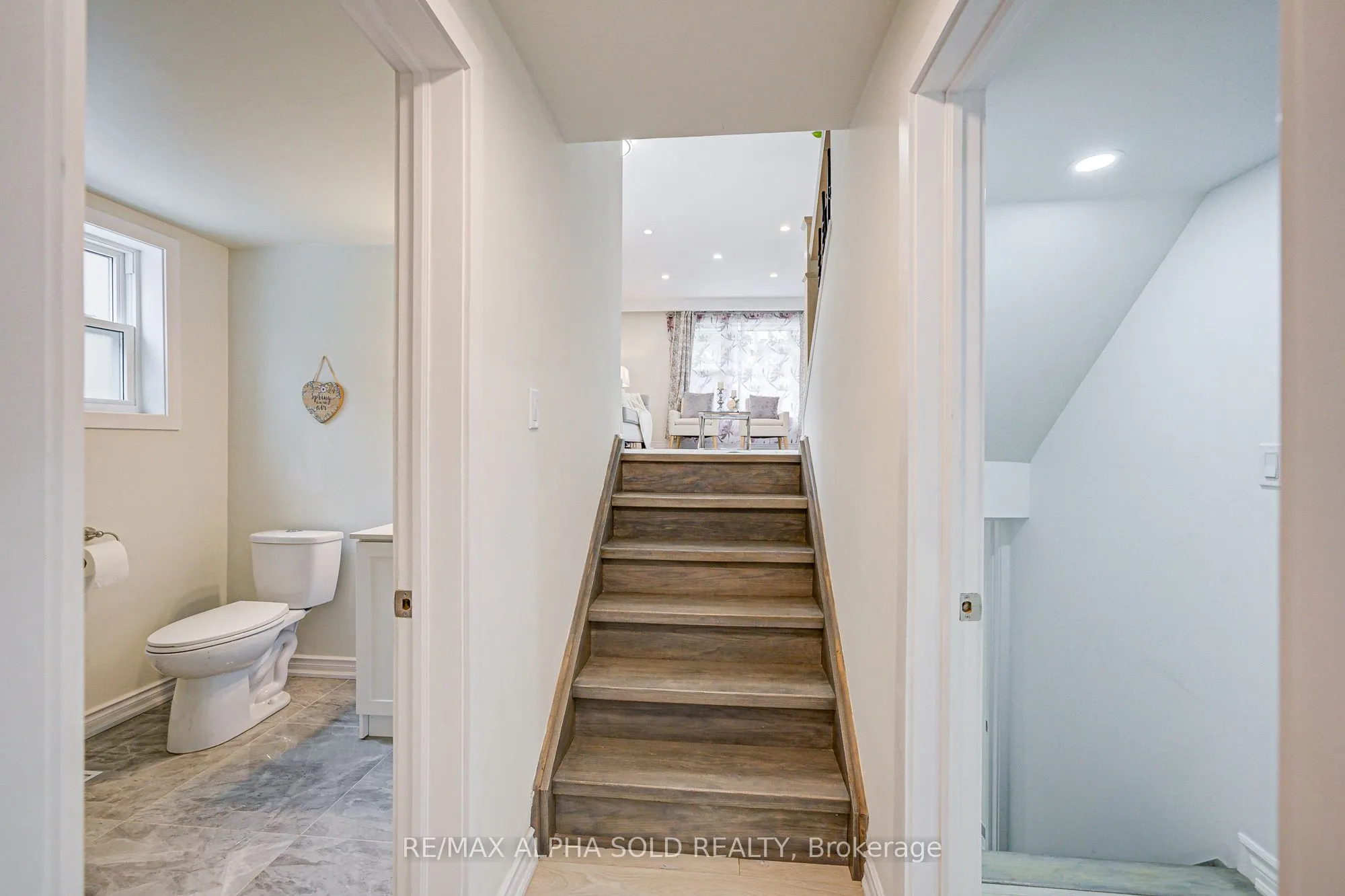 16 Arrowflight Drive