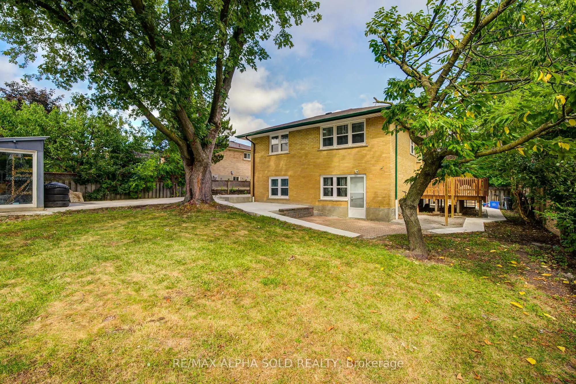 16 Arrowflight Drive