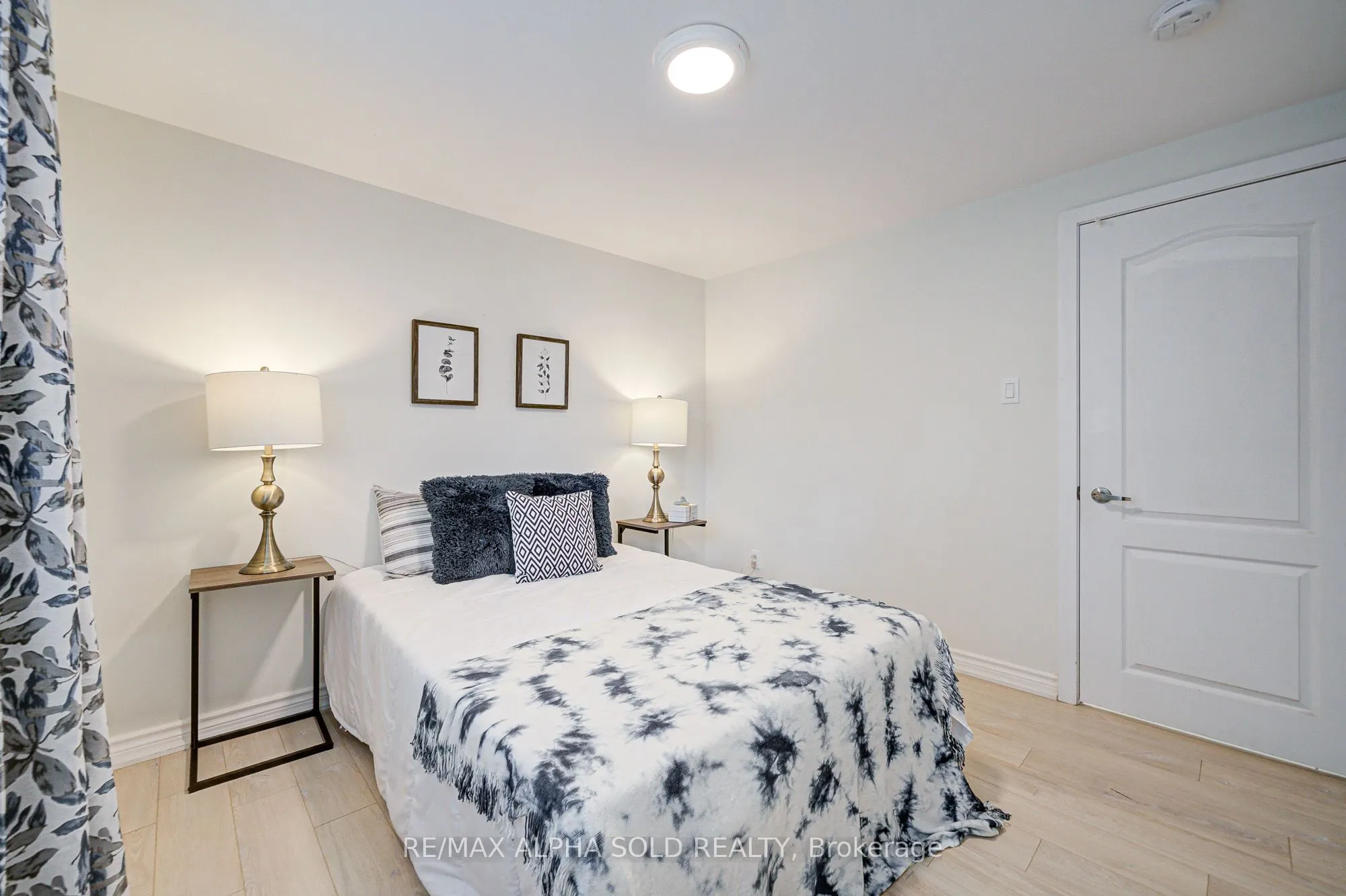 16 Arrowflight Drive