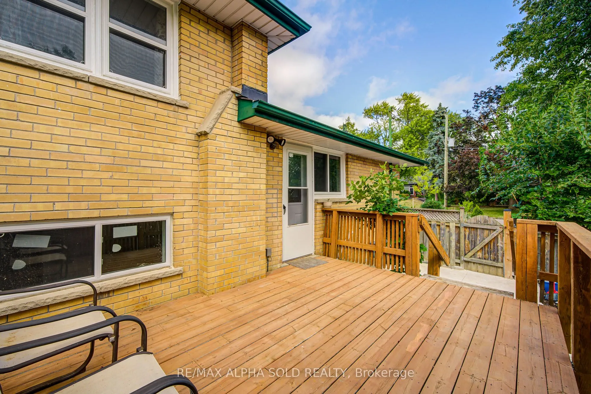 16 Arrowflight Drive