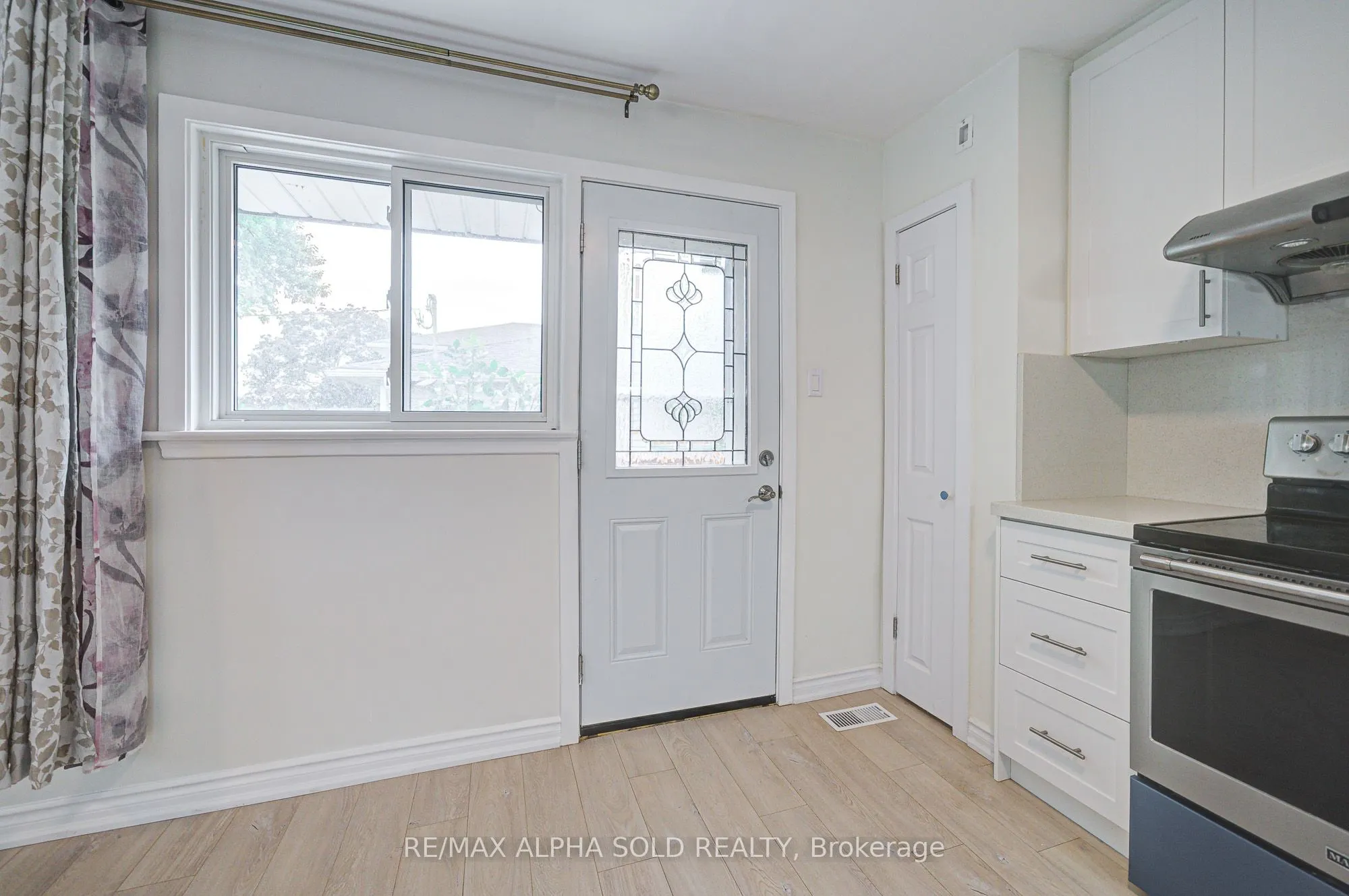 16 Arrowflight Drive