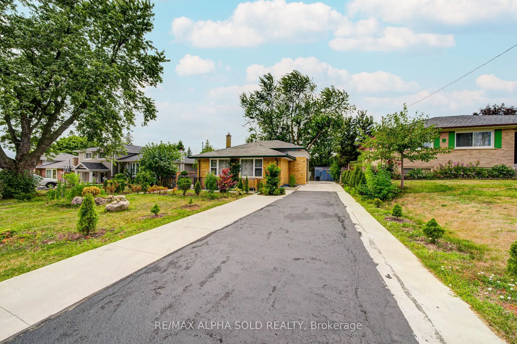 16 Arrowflight Drive