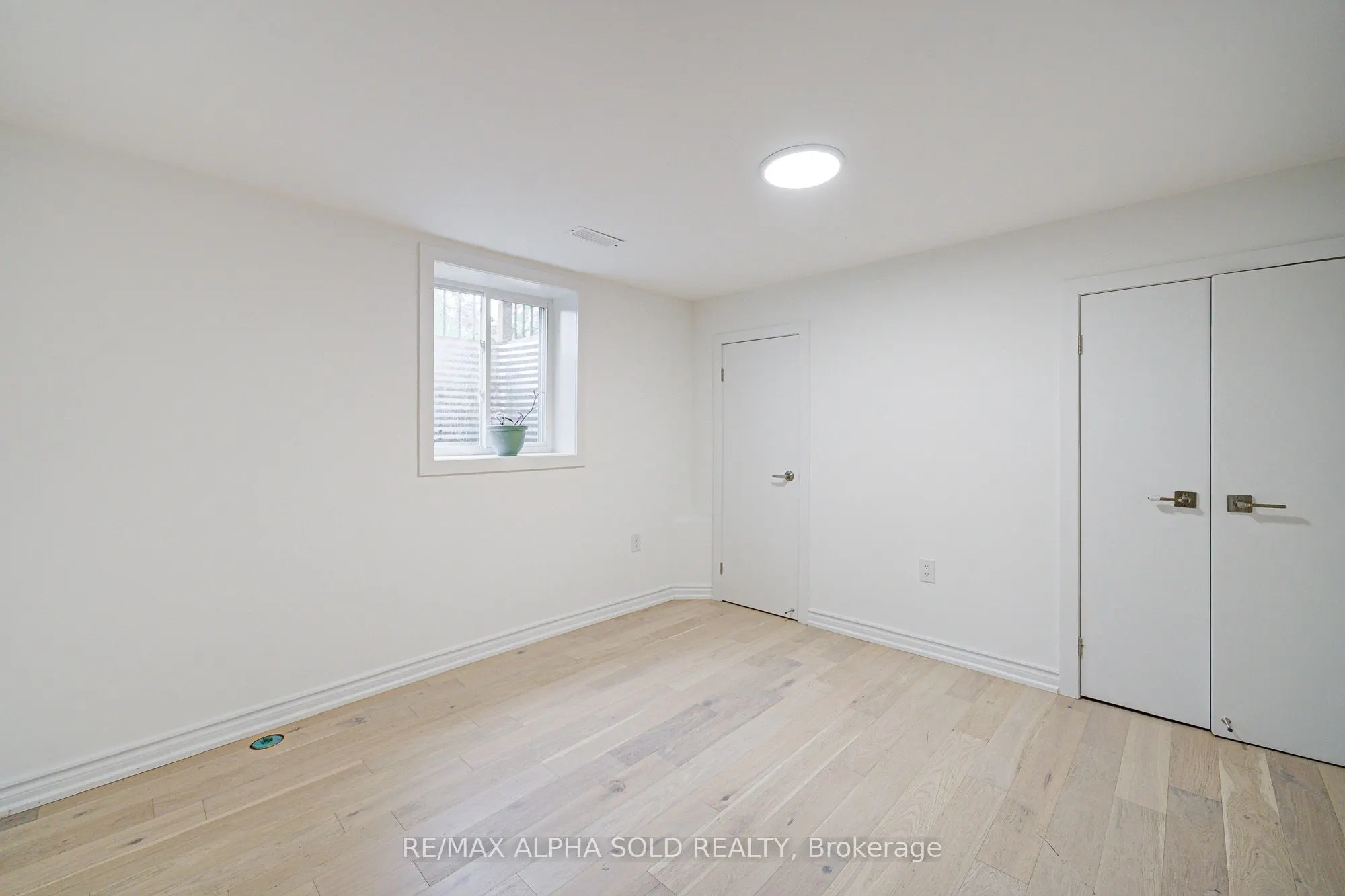 16 Arrowflight Drive