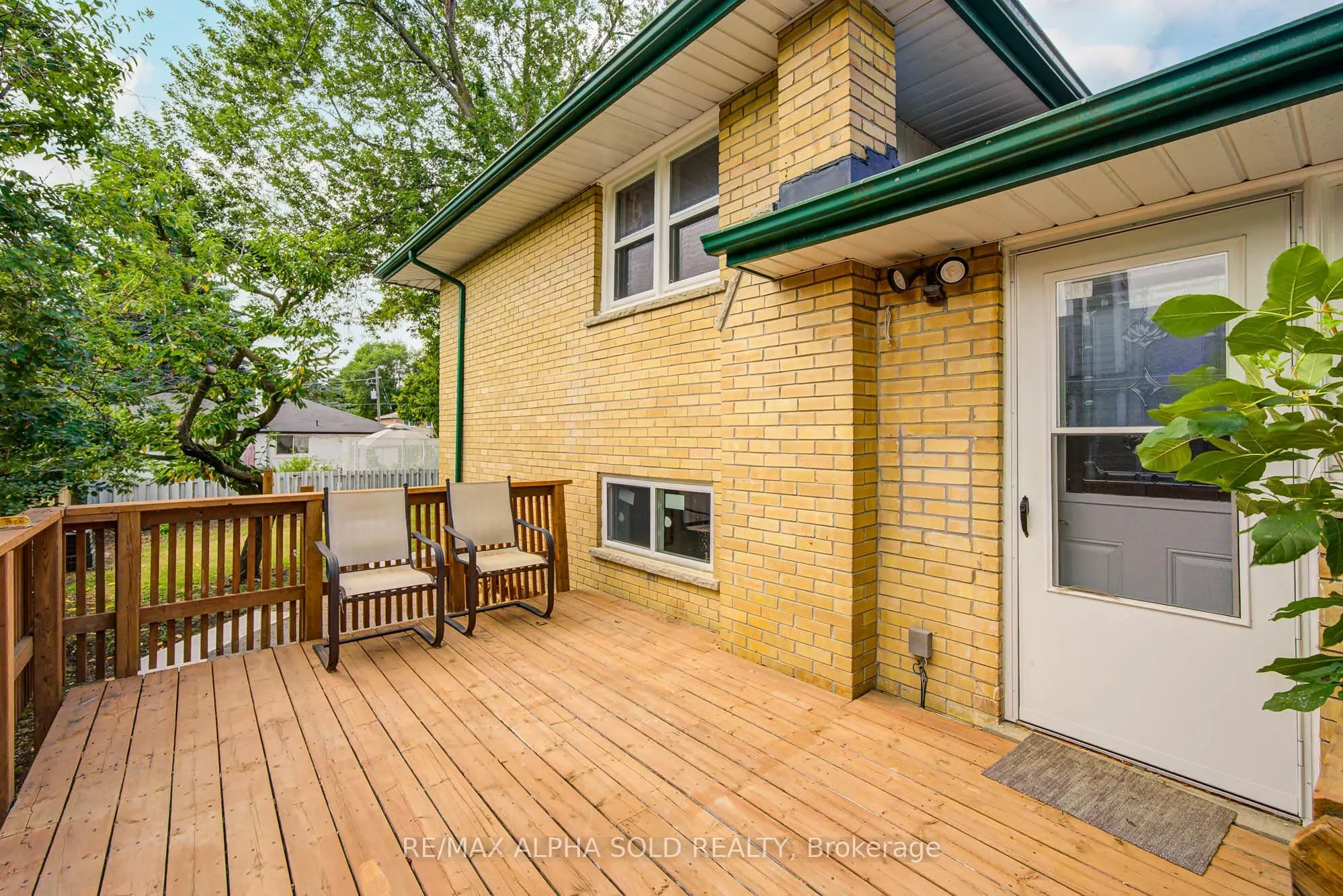 16 Arrowflight Drive