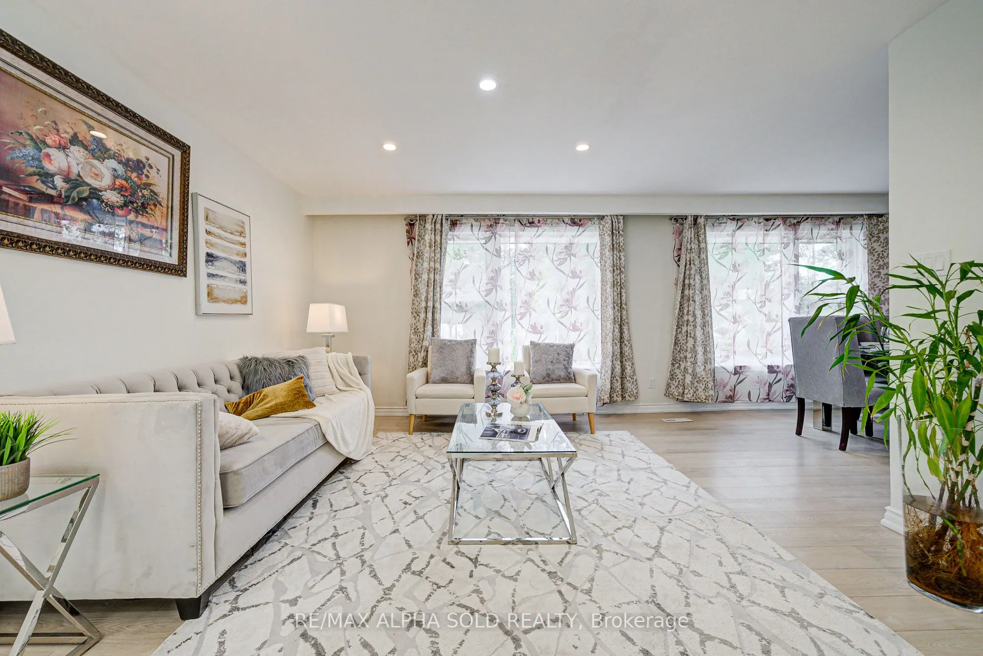 16 Arrowflight Drive