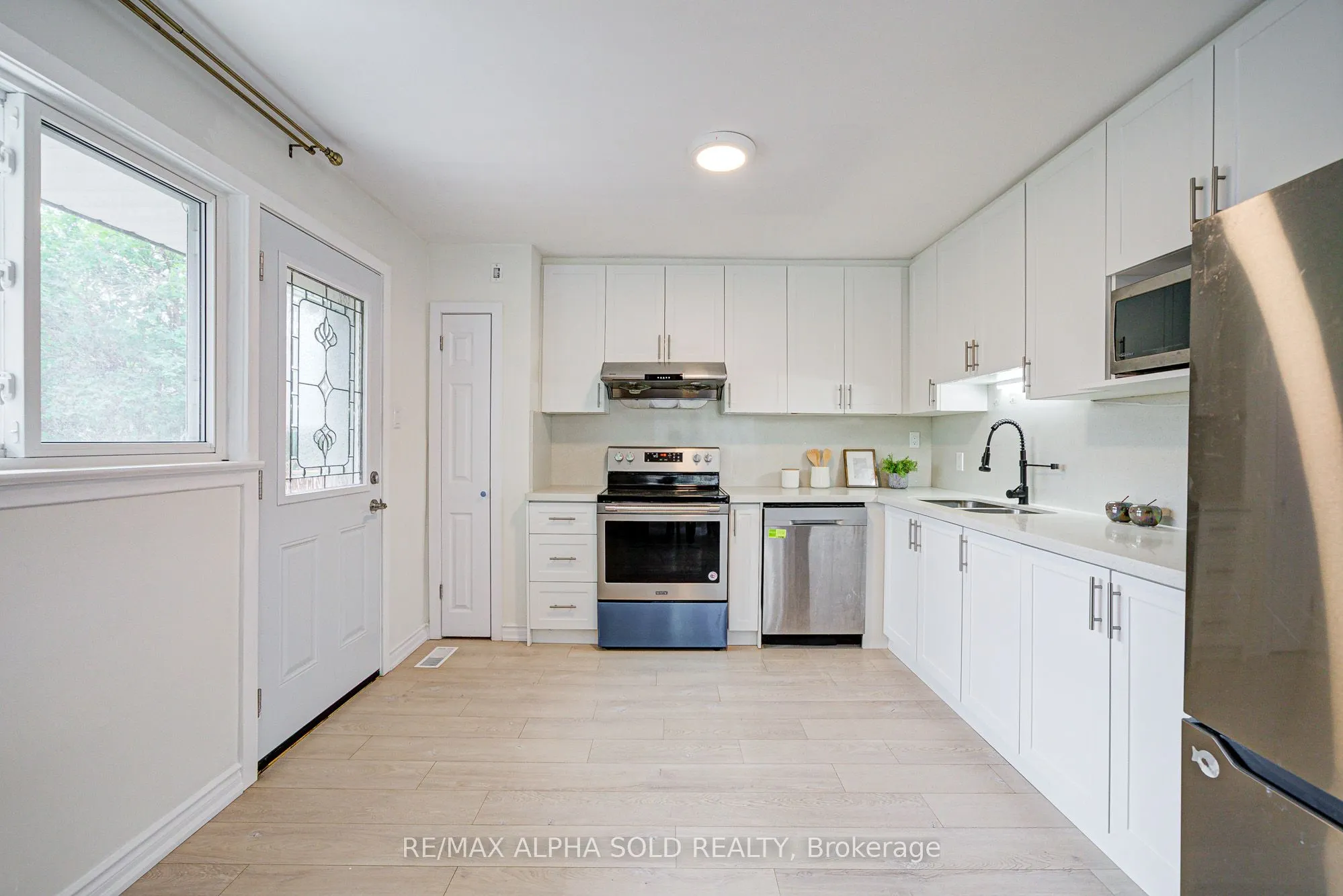 16 Arrowflight Drive