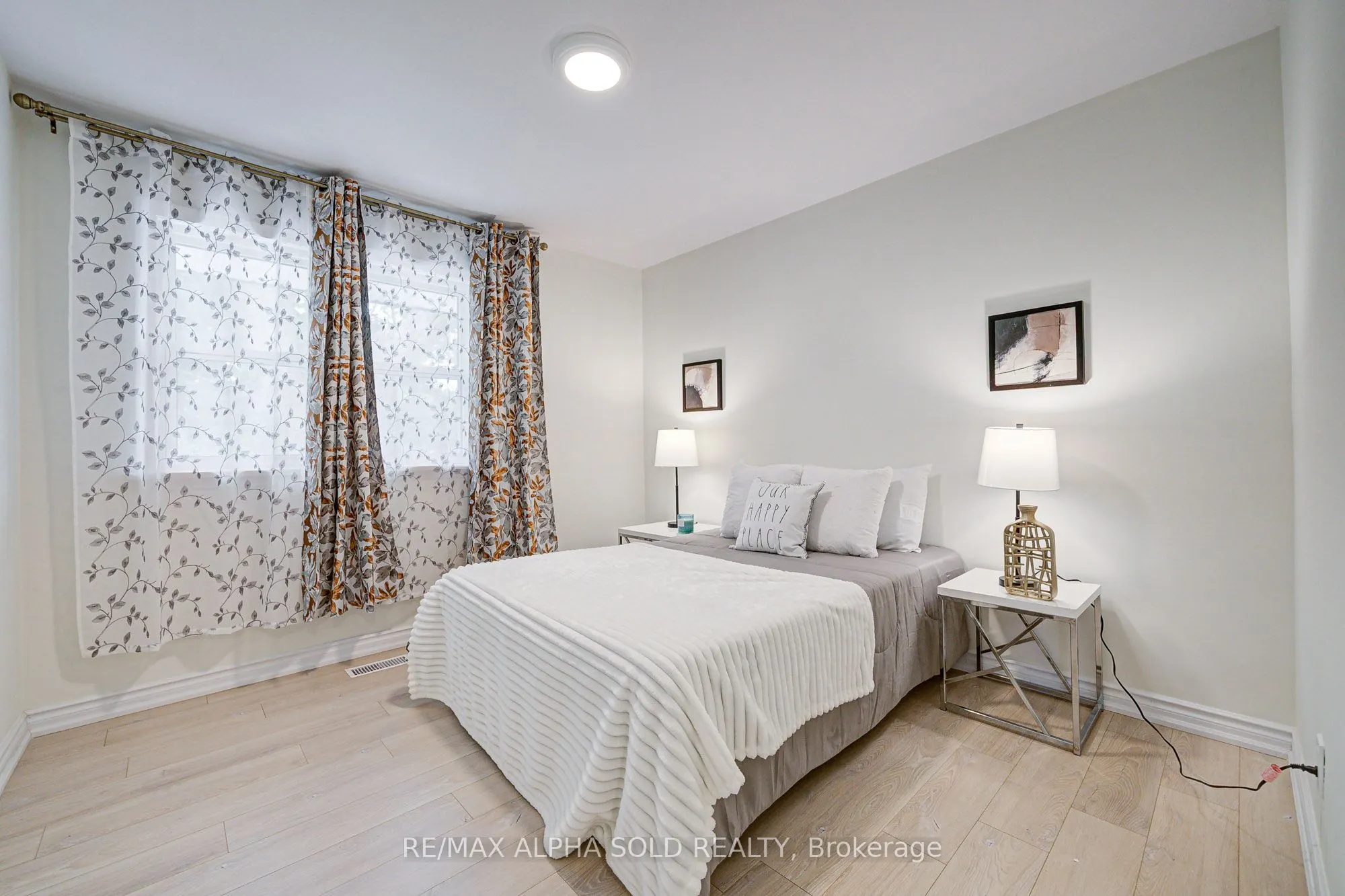 16 Arrowflight Drive