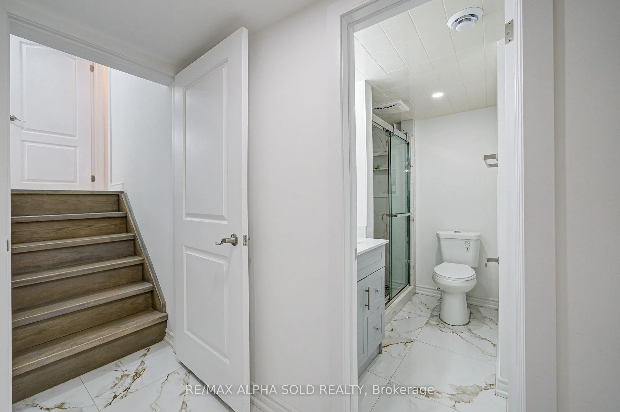 16 Arrowflight Drive