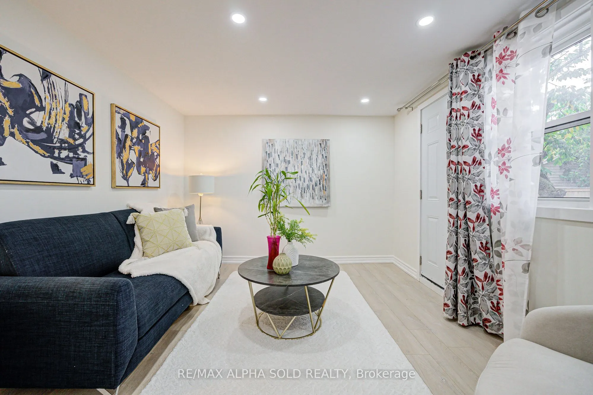 16 Arrowflight Drive