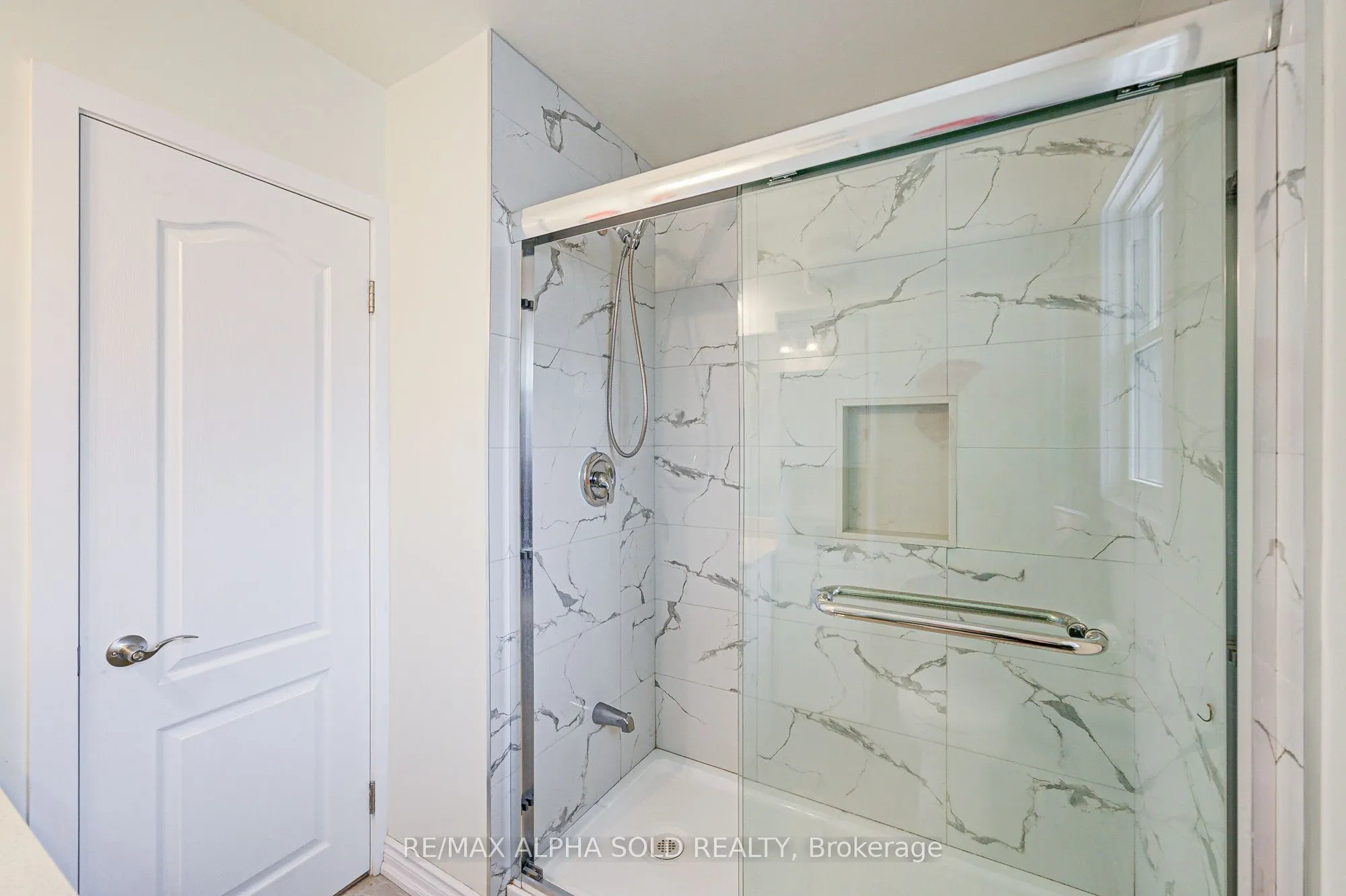 16 Arrowflight Drive