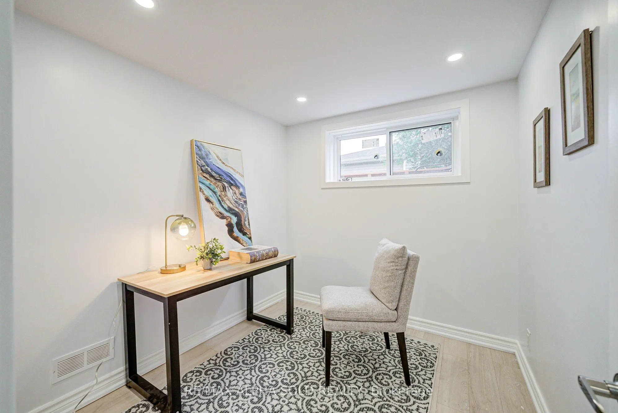 16 Arrowflight Drive