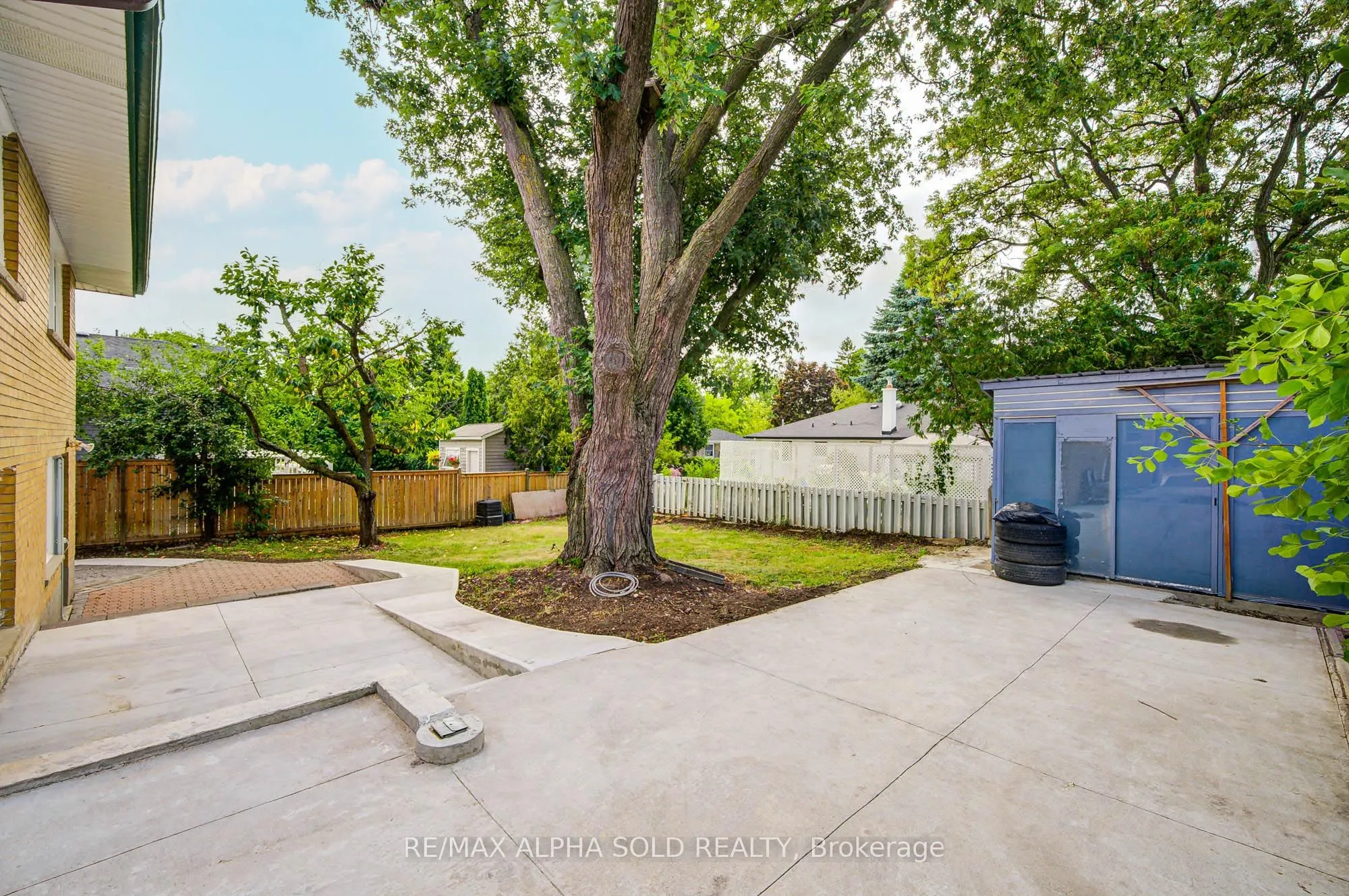 16 Arrowflight Drive