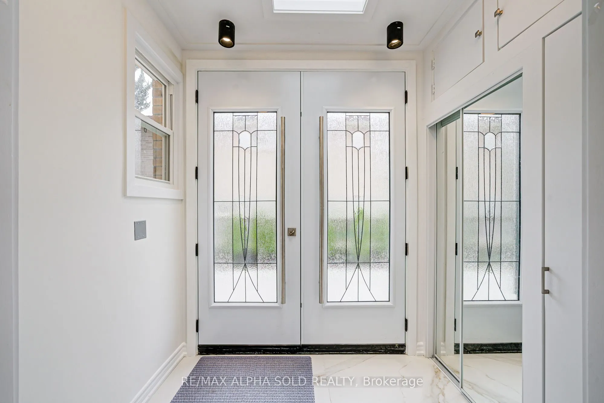 16 Arrowflight Drive