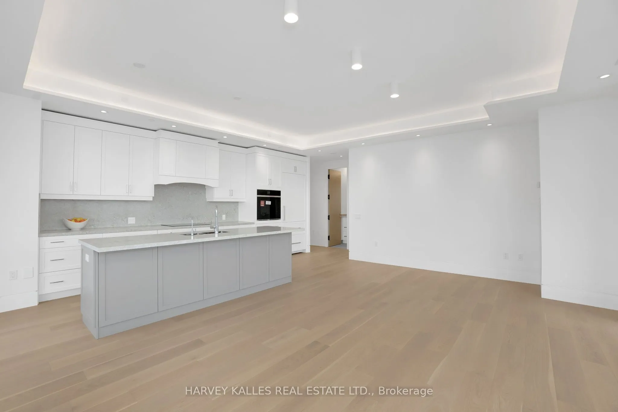 9000 Jane Street, #PH 102