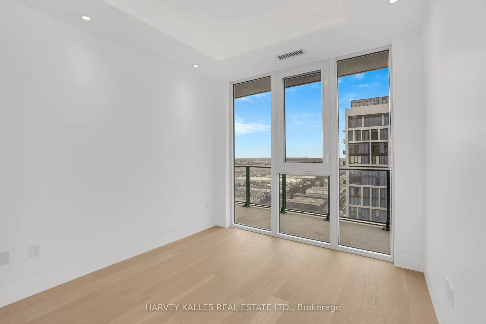 9000 Jane Street, #PH 102