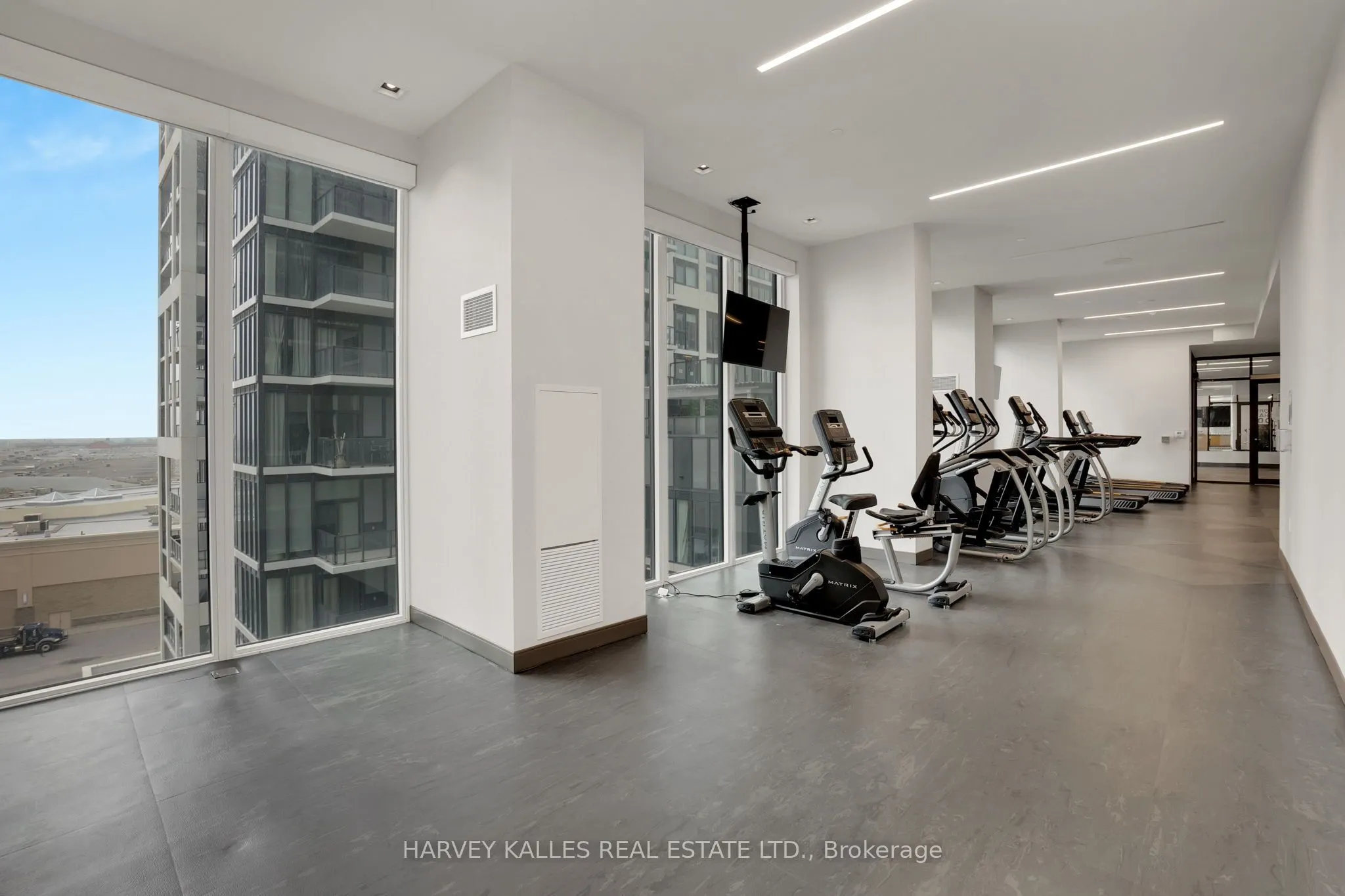 9000 Jane Street, #PH 102