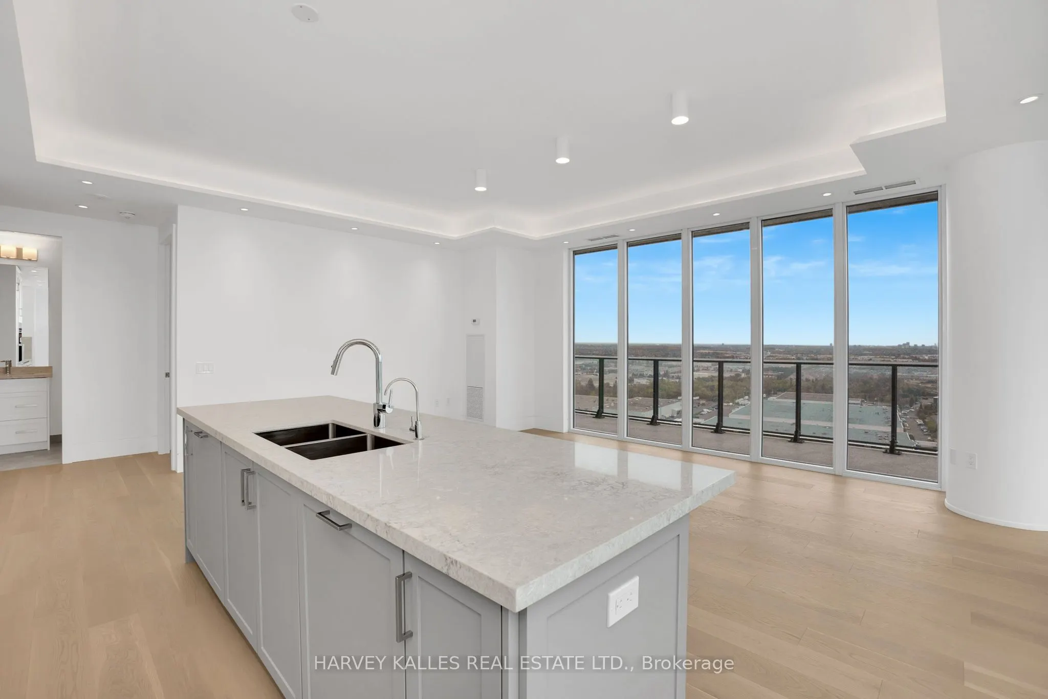 9000 Jane Street, #PH 102